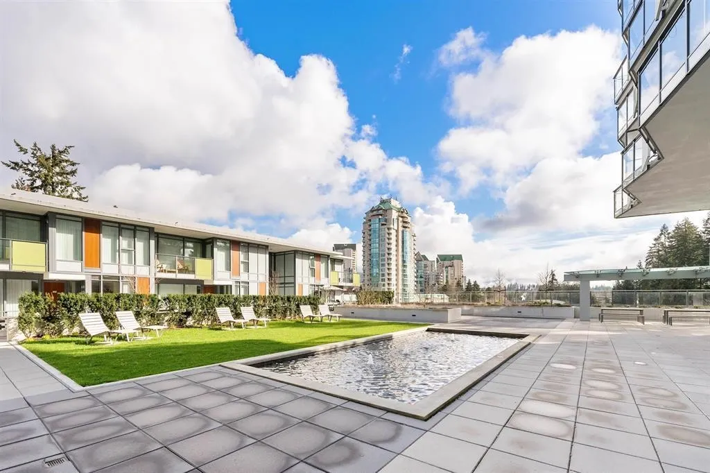 2405 1182 Westwood Street