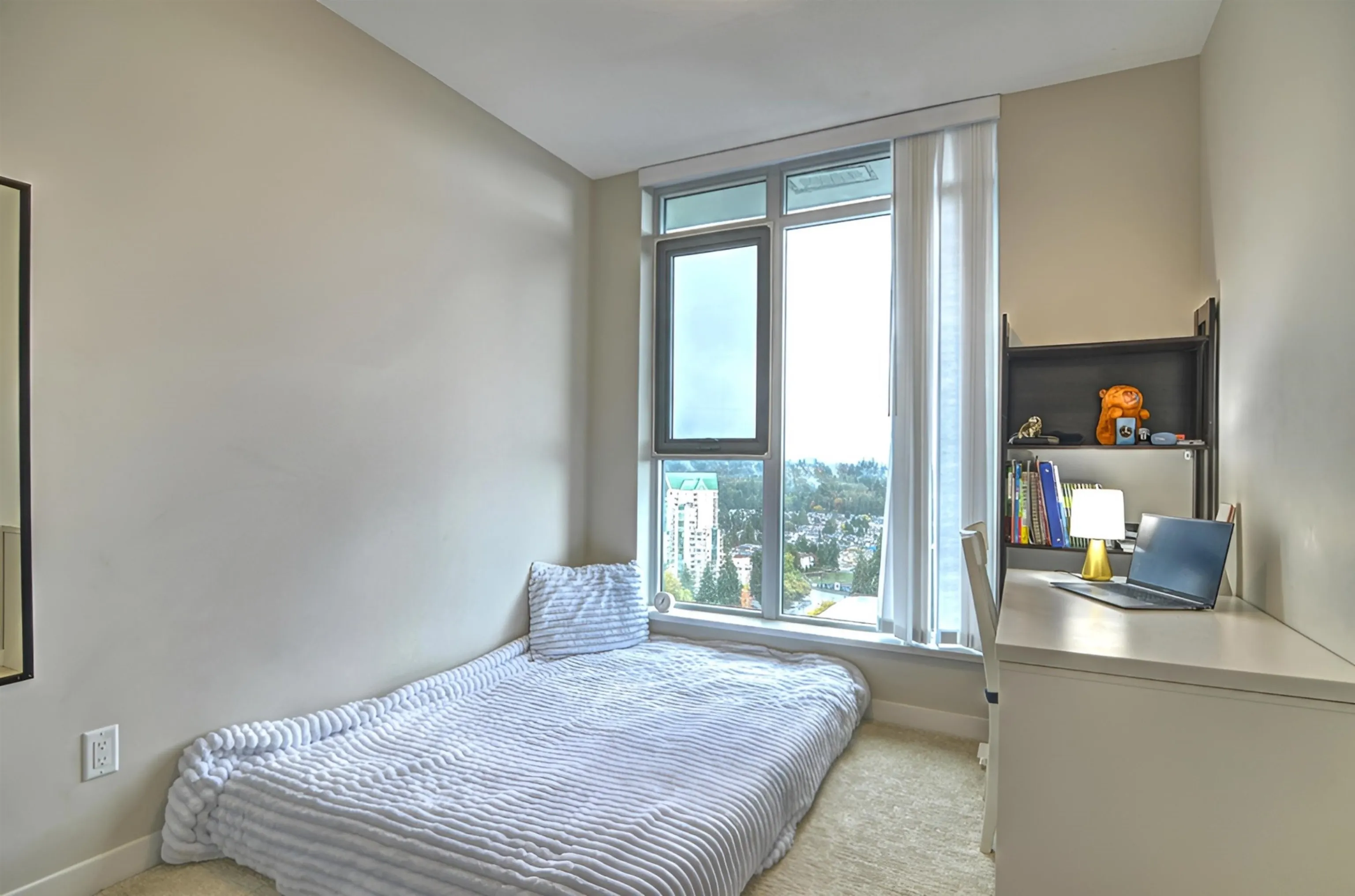 2405 1182 Westwood Street