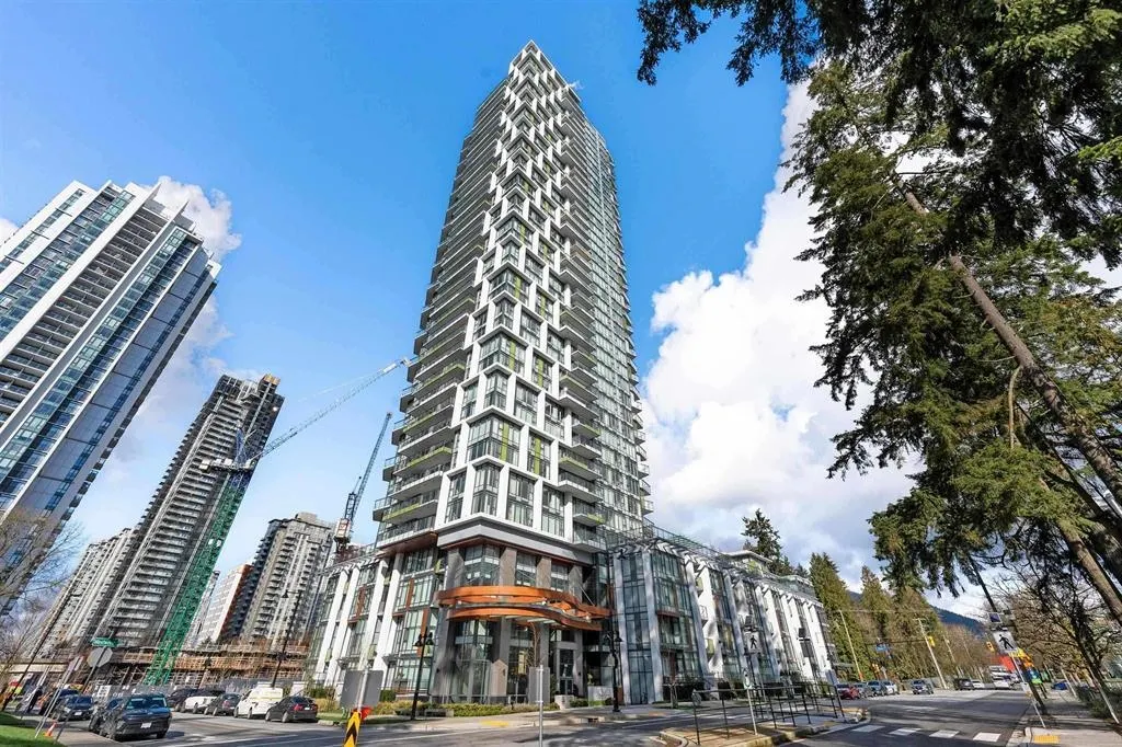 2405 1182 Westwood Street