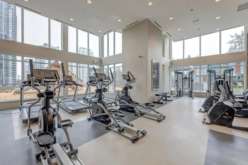 2405 1182 Westwood Street