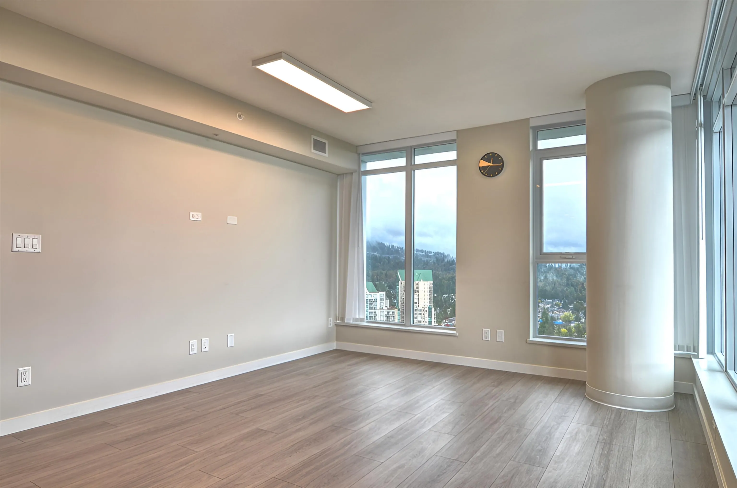 2405 1182 Westwood Street