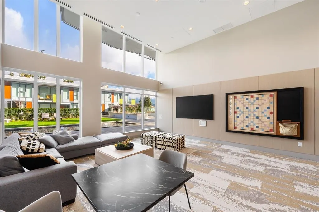 2405 1182 Westwood Street