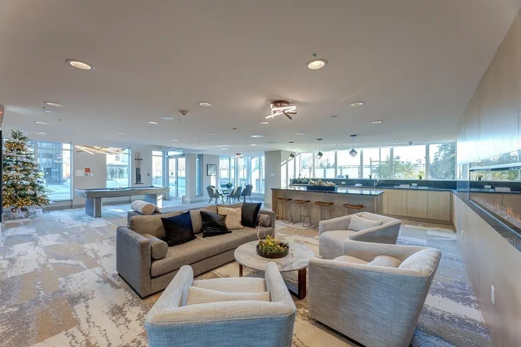 2405 1182 Westwood Street