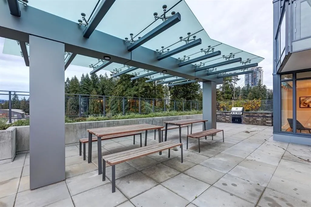 2405 1182 Westwood Street