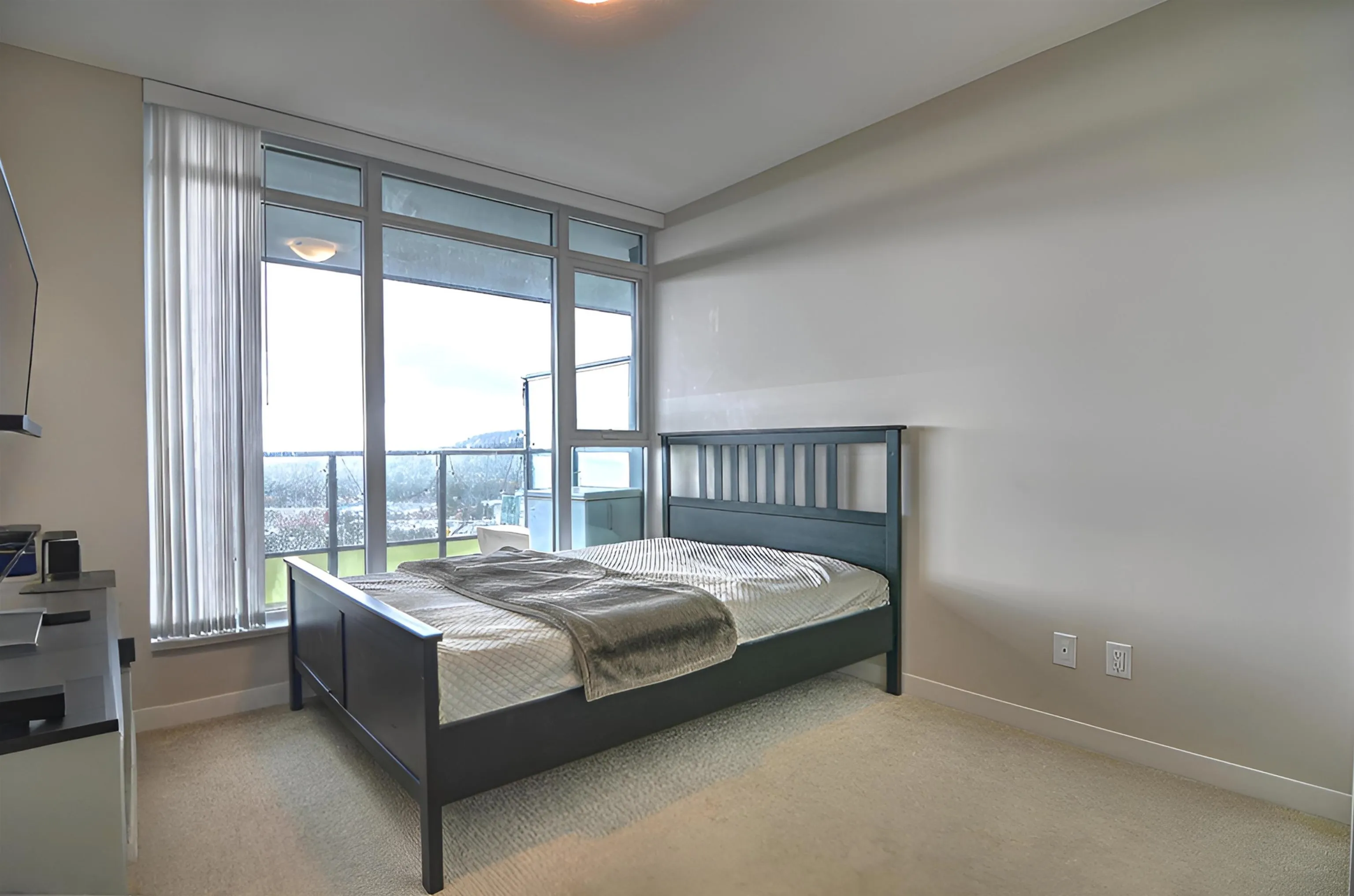 2405 1182 Westwood Street