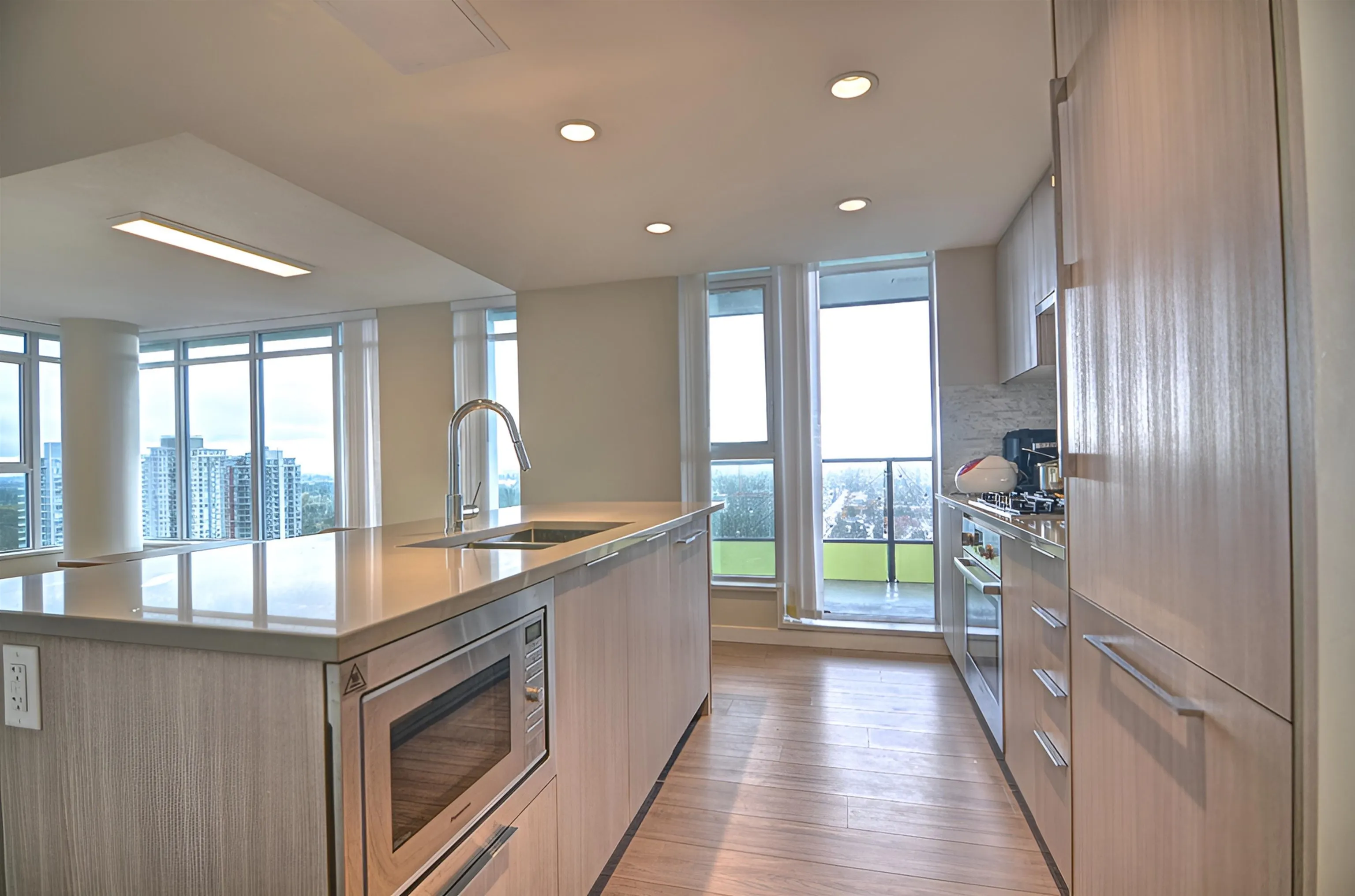 2405 1182 Westwood Street