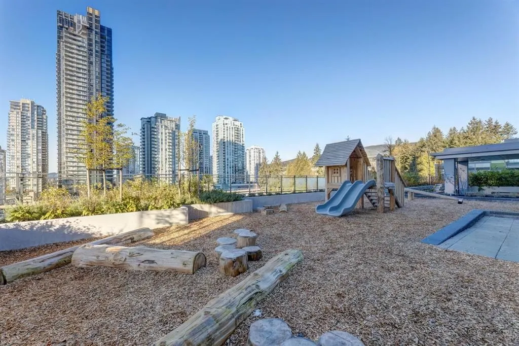 2405 1182 Westwood Street