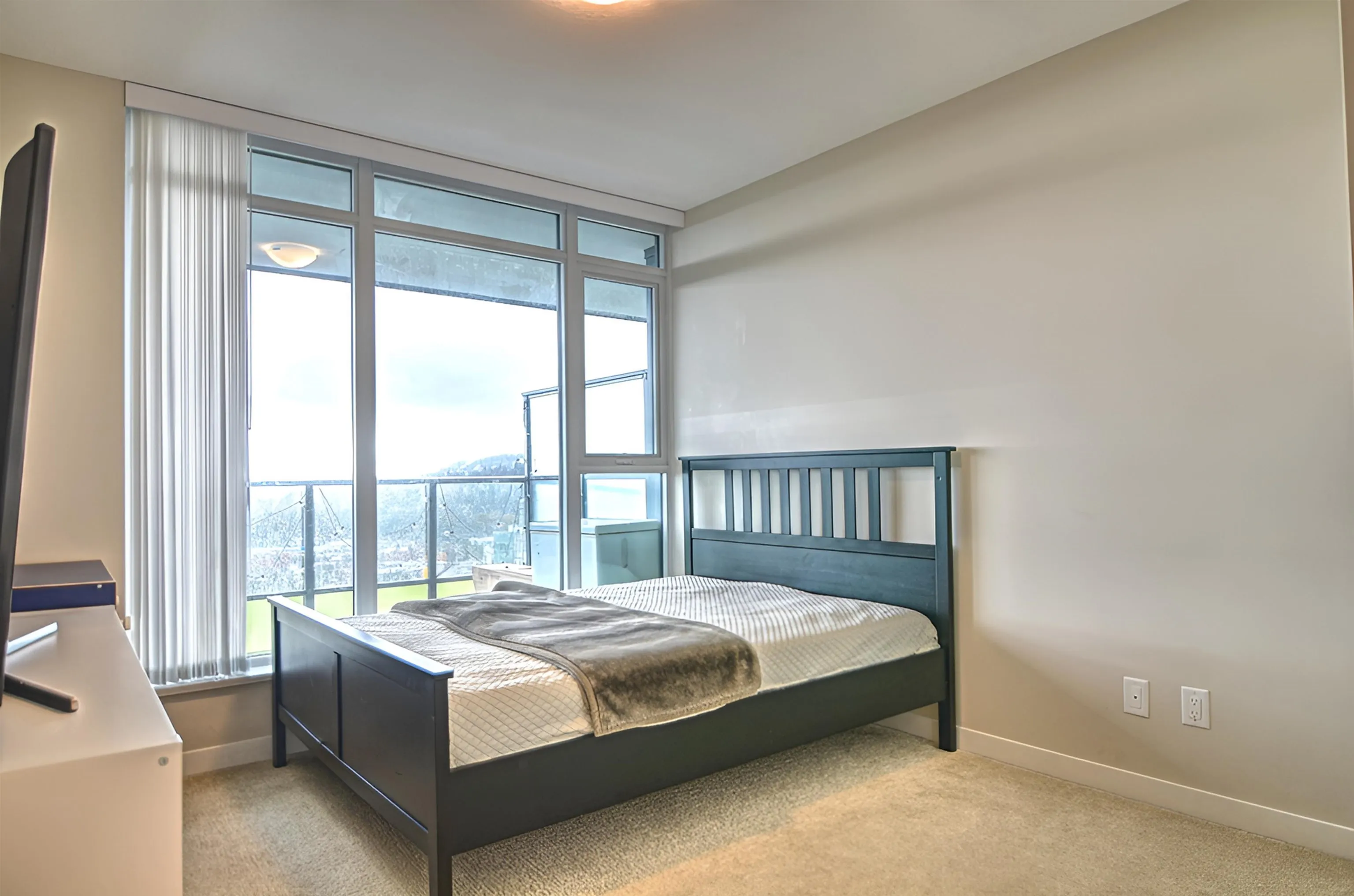 2405 1182 Westwood Street