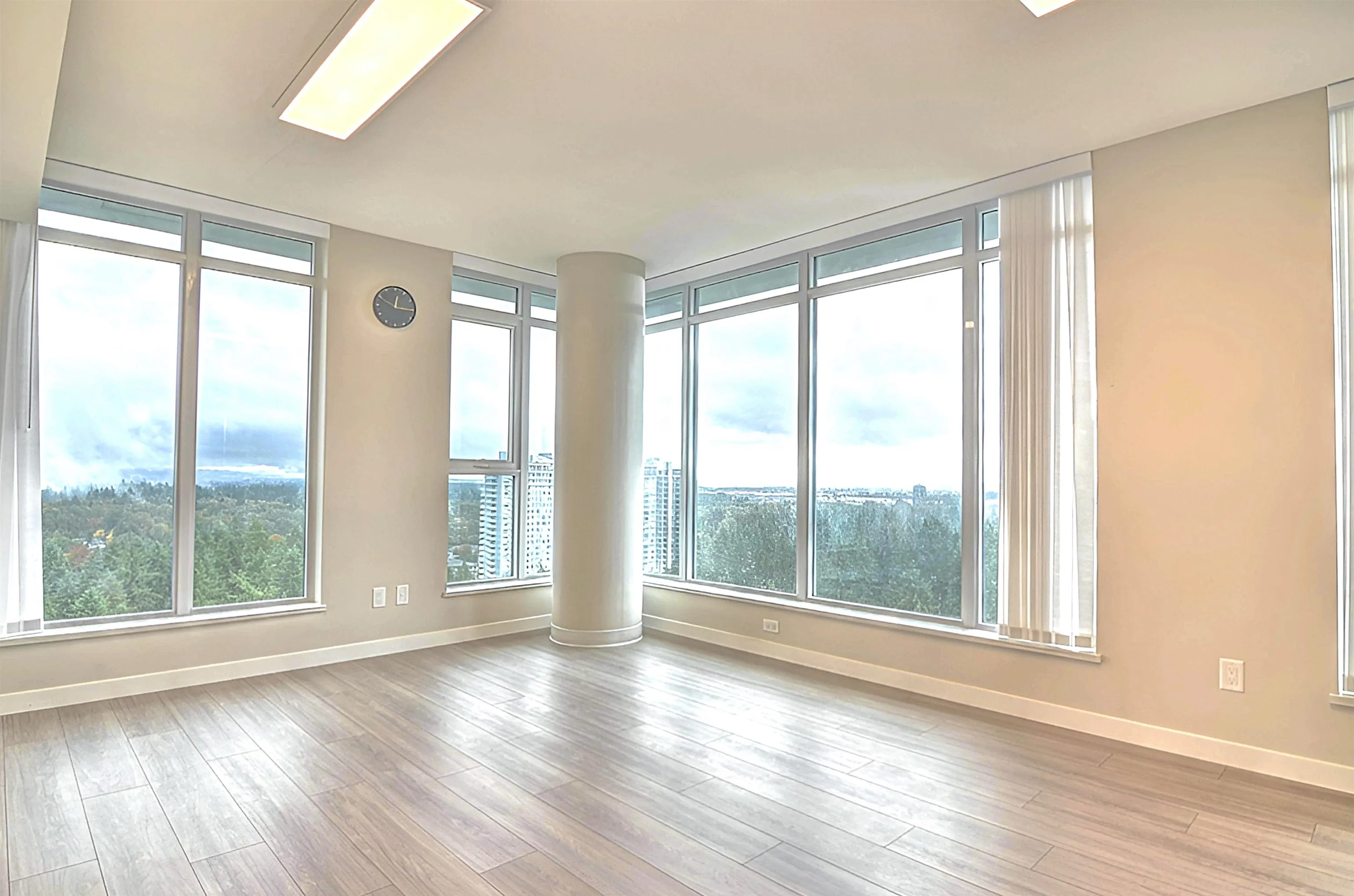 2405 1182 Westwood Street