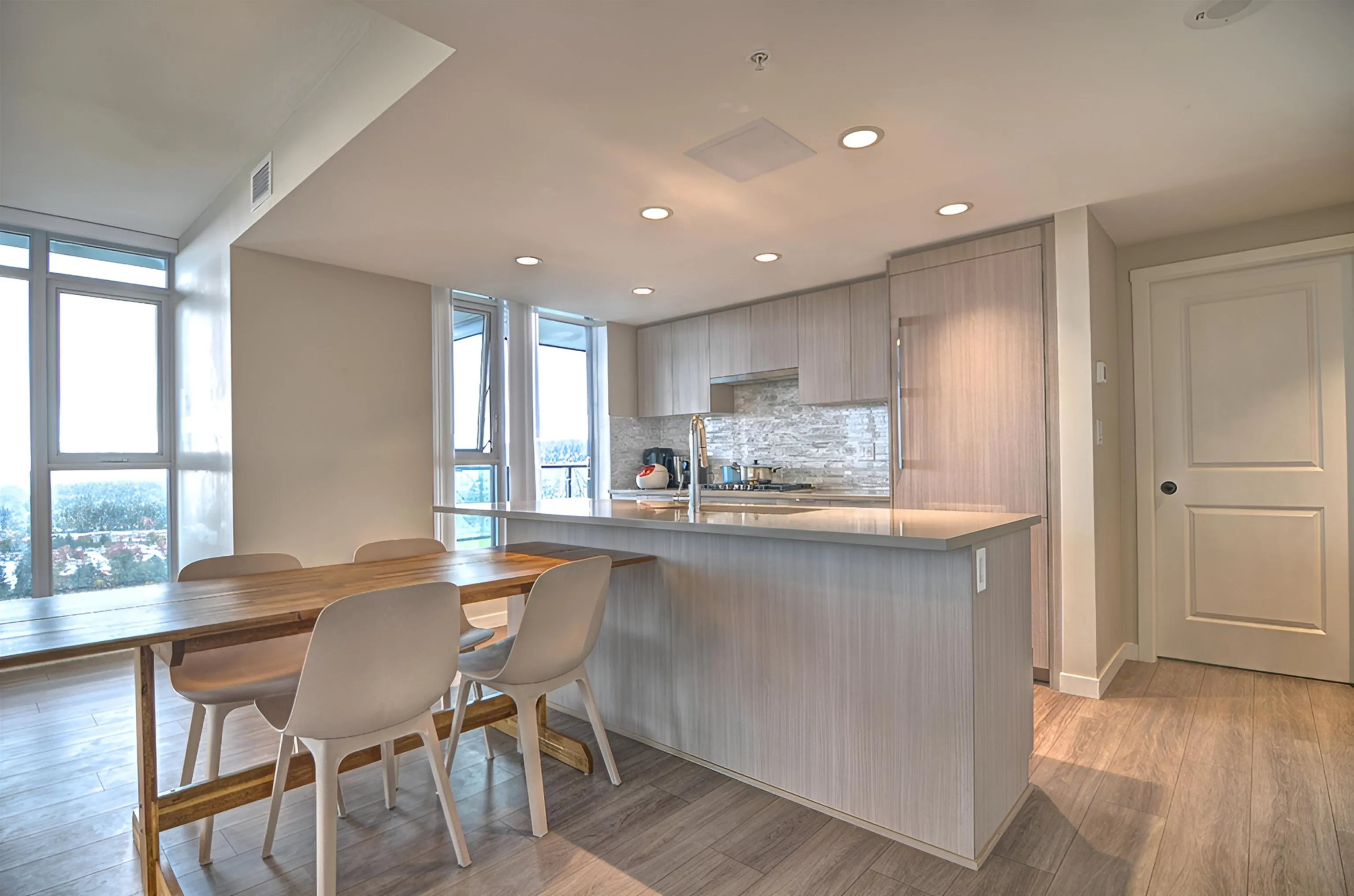 2405 1182 Westwood Street