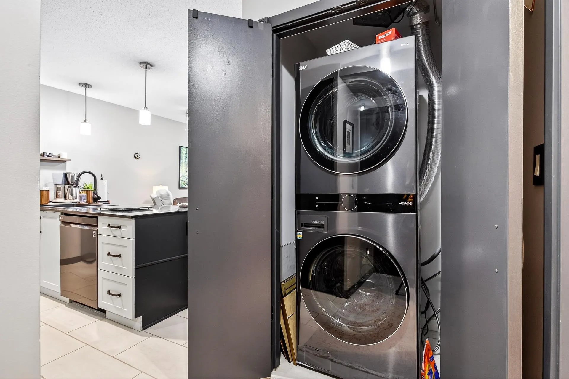 1101 7178 Collier Street