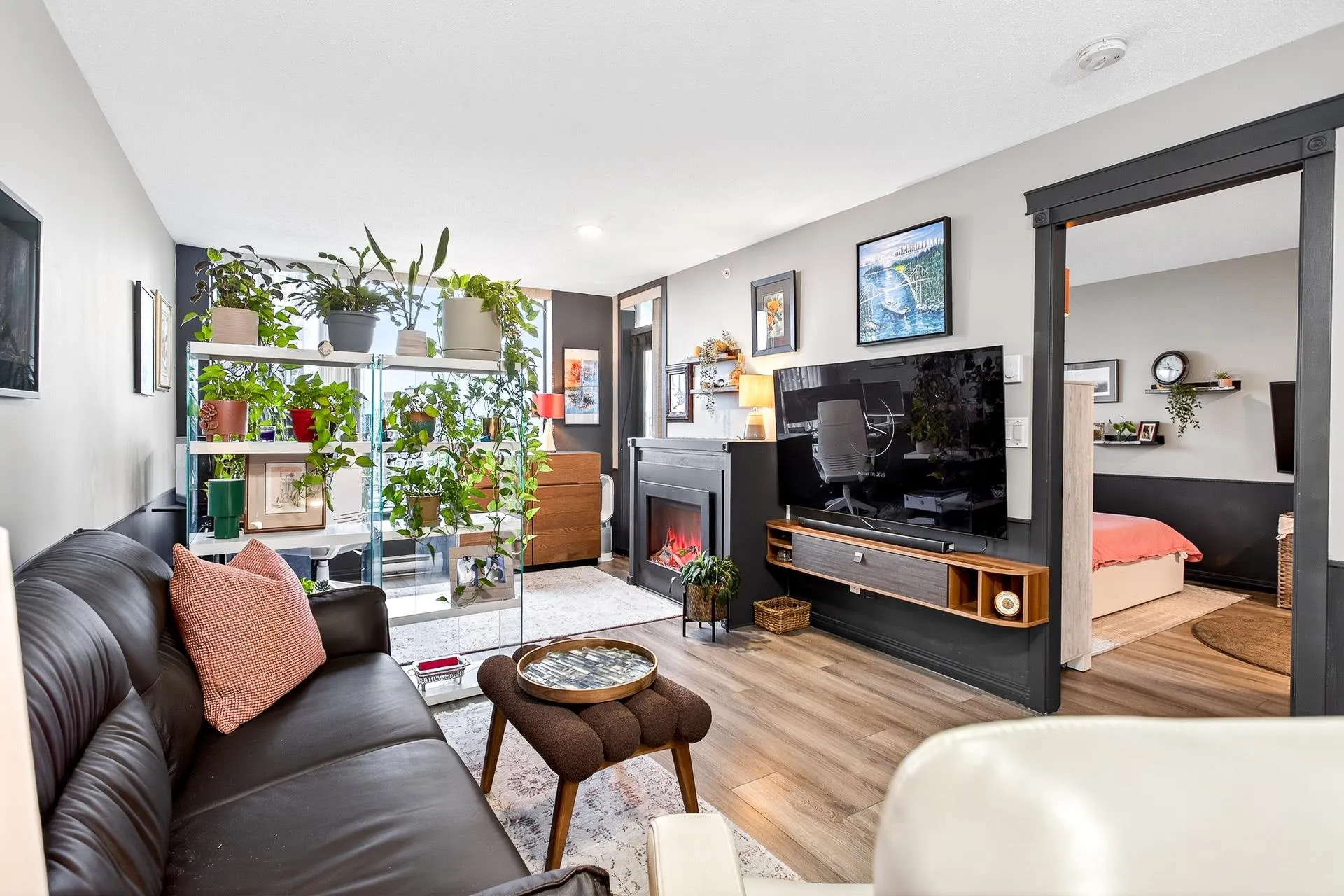 1101 7178 Collier Street