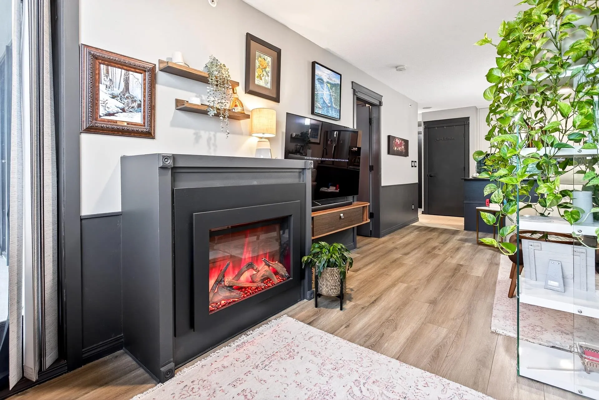 1101 7178 Collier Street