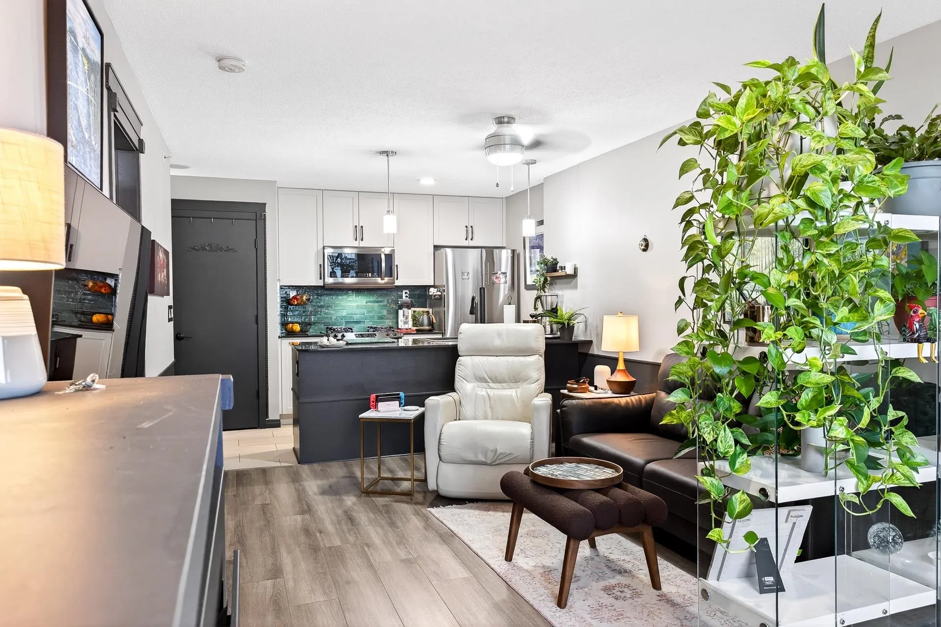 1101 7178 Collier Street