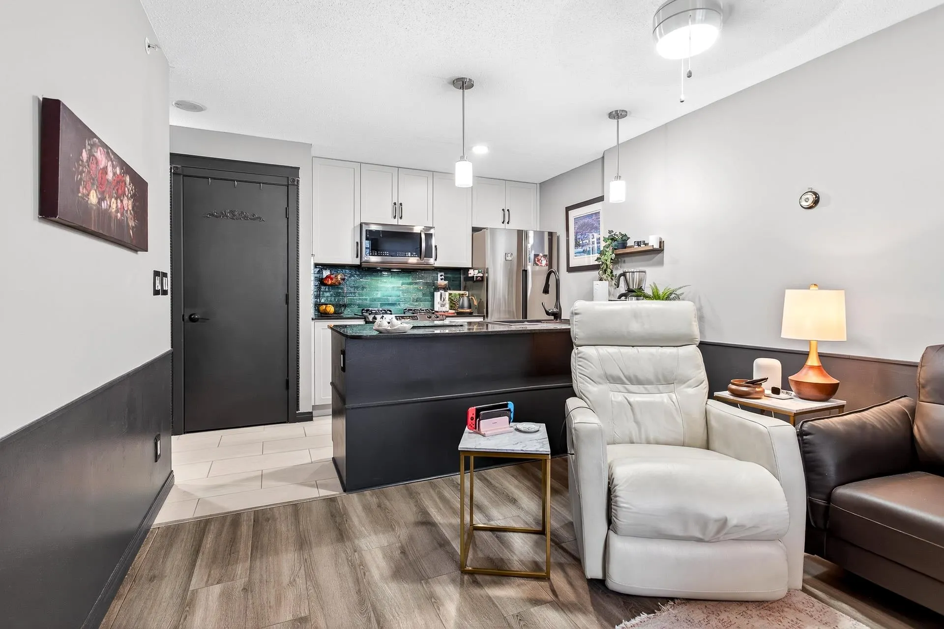 1101 7178 Collier Street