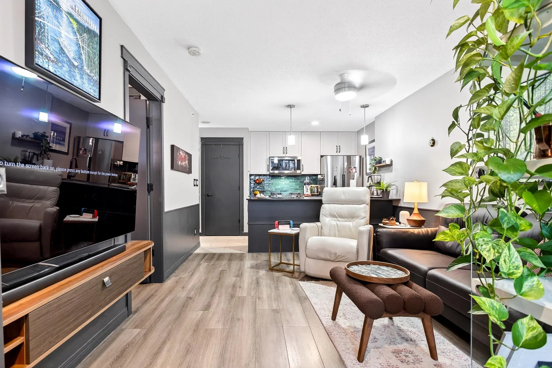 1101 7178 Collier Street