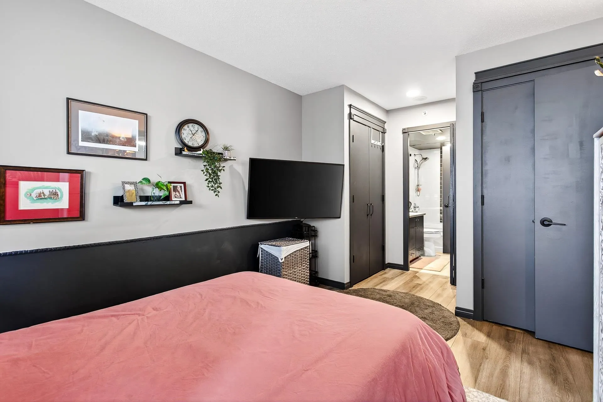 1101 7178 Collier Street