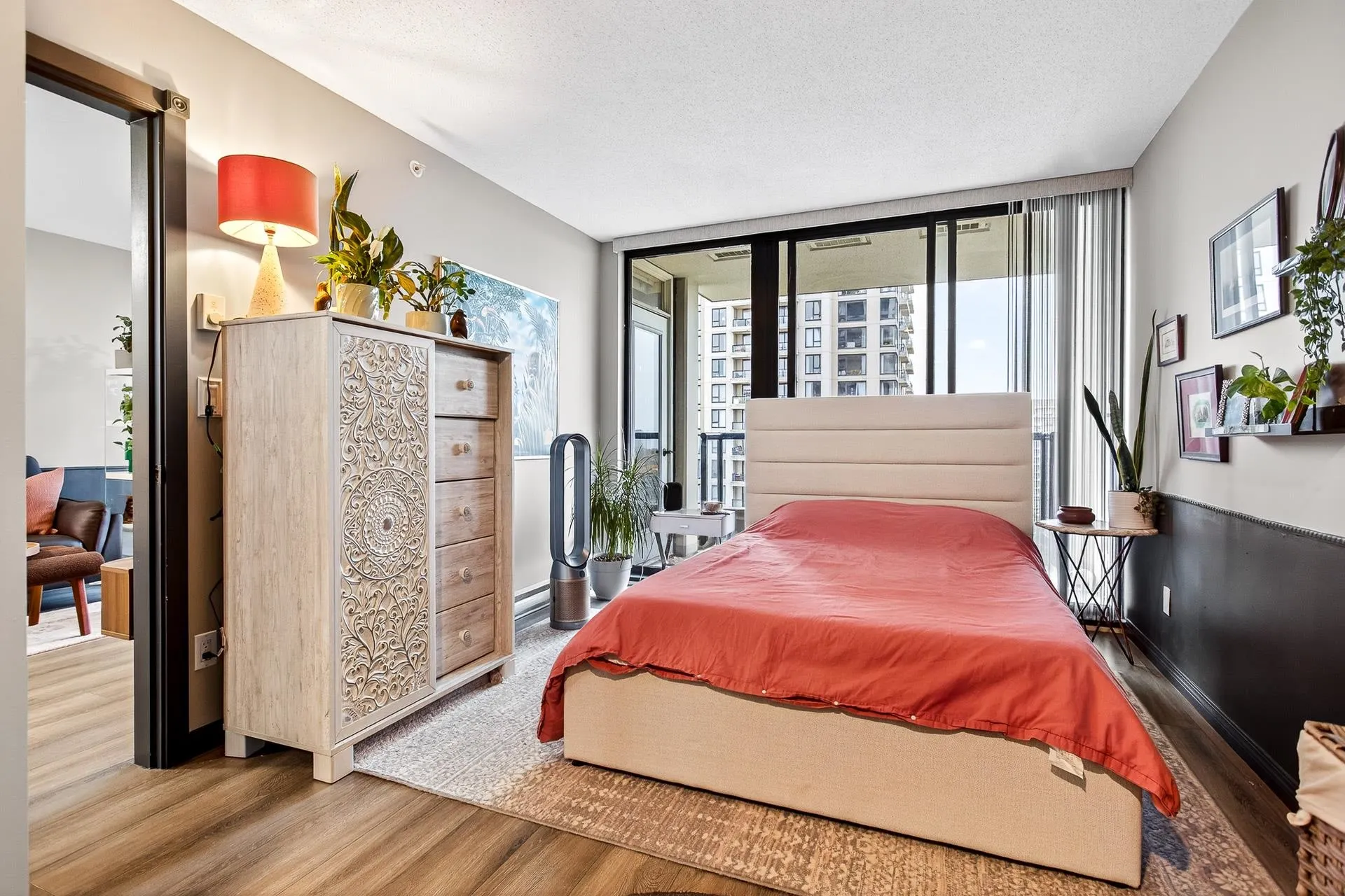 1101 7178 Collier Street