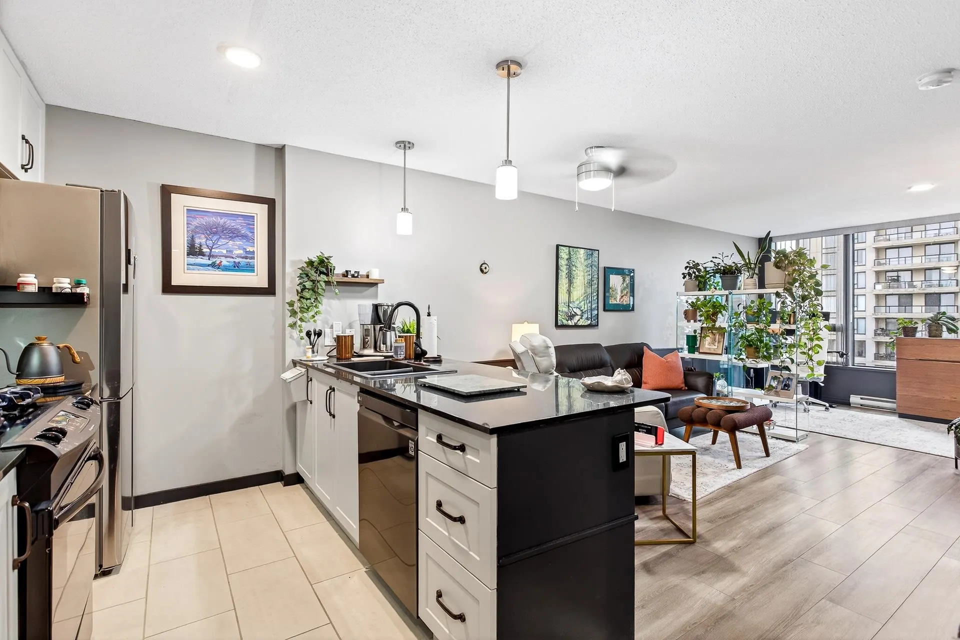 1101 7178 Collier Street