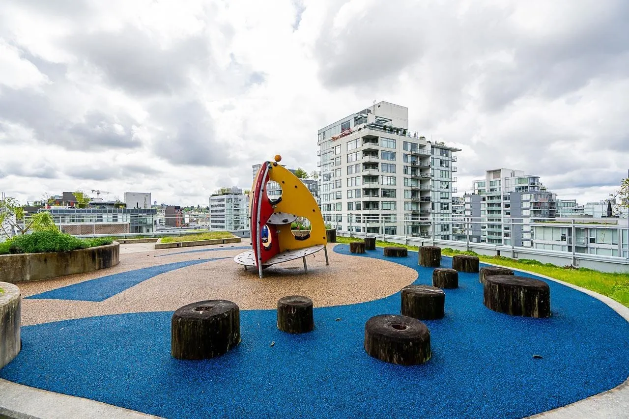 206 1618 Quebec Street