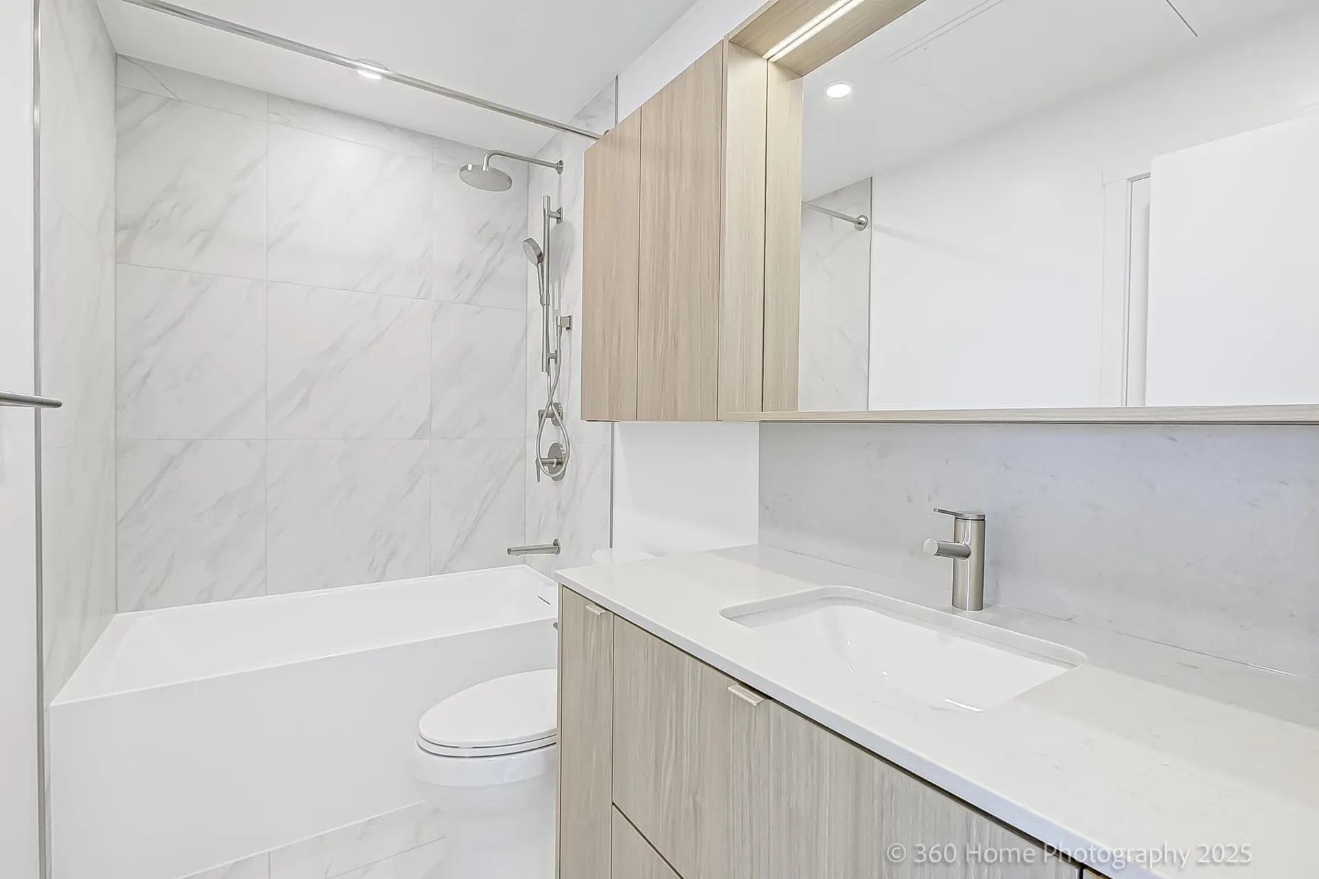 2304 626 Claremont Street