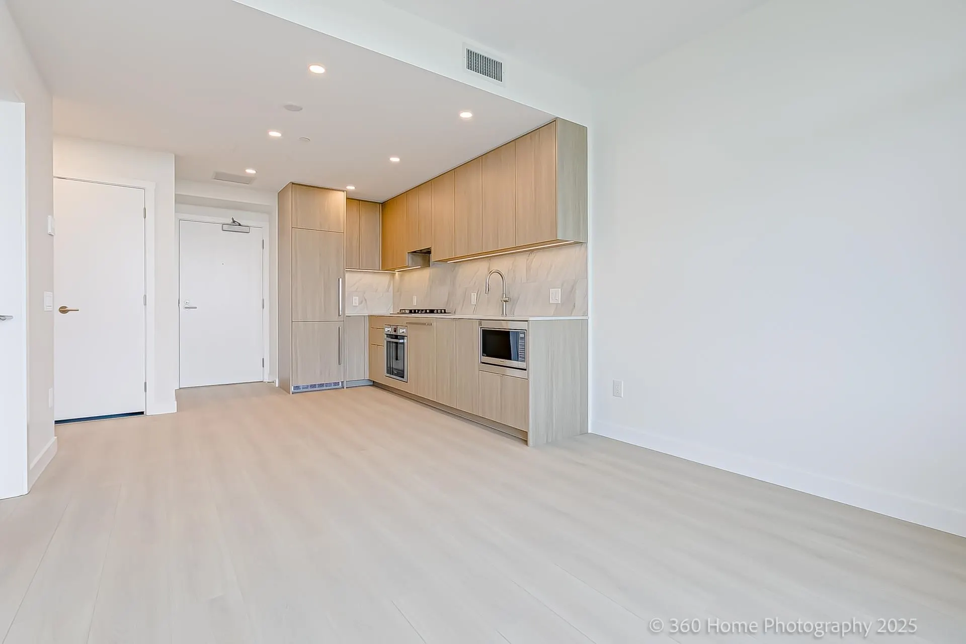 2304 626 Claremont Street