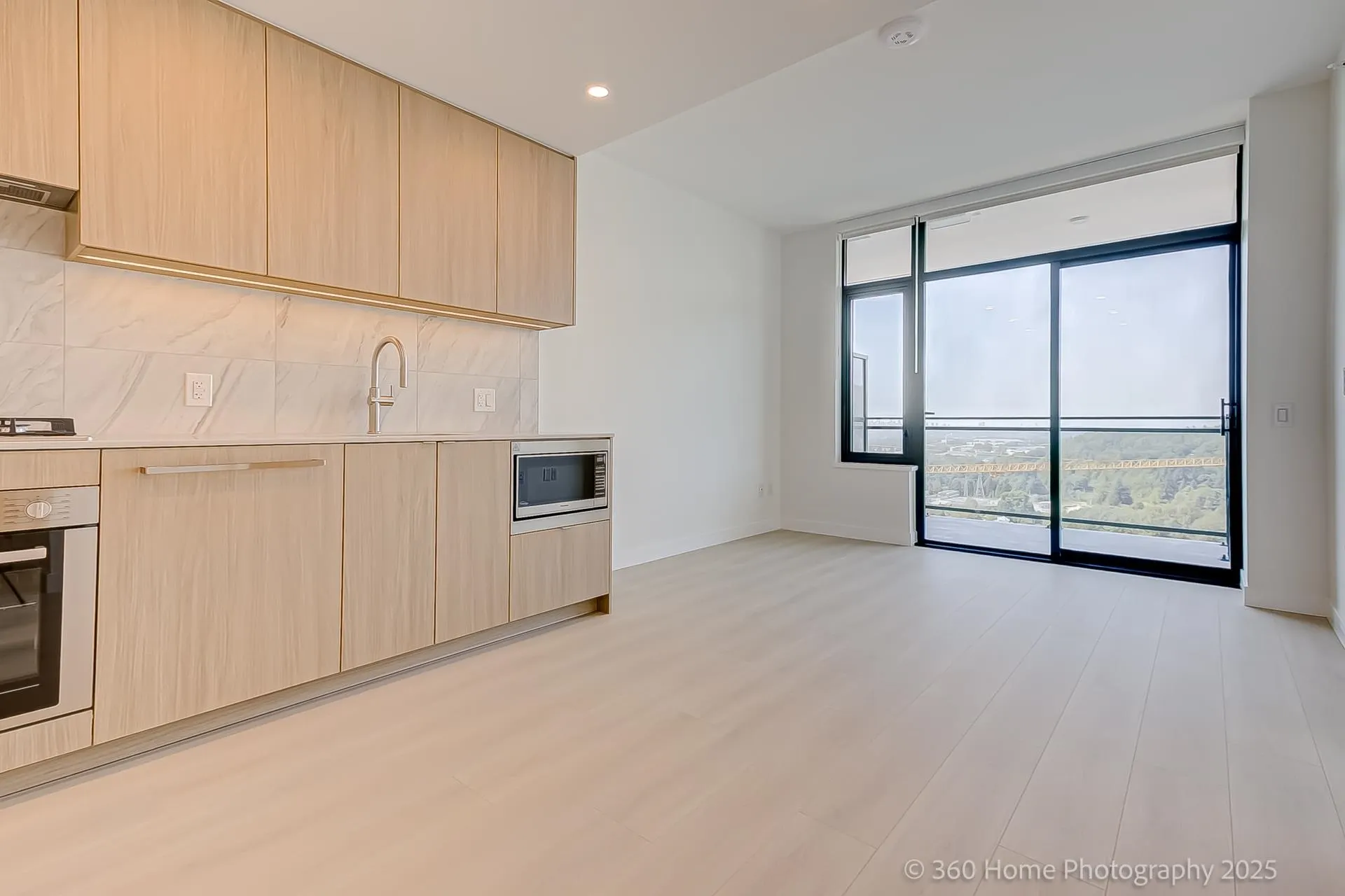 2304 626 Claremont Street