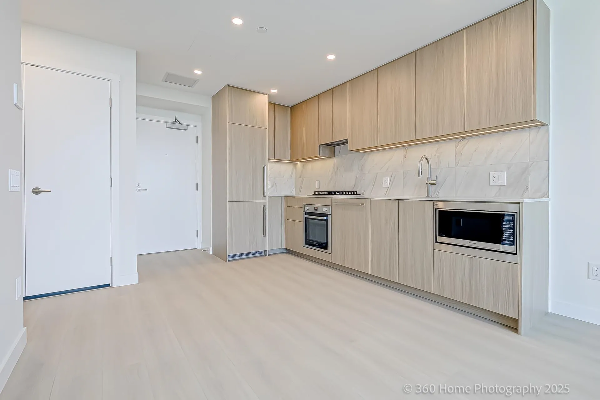 2304 626 Claremont Street