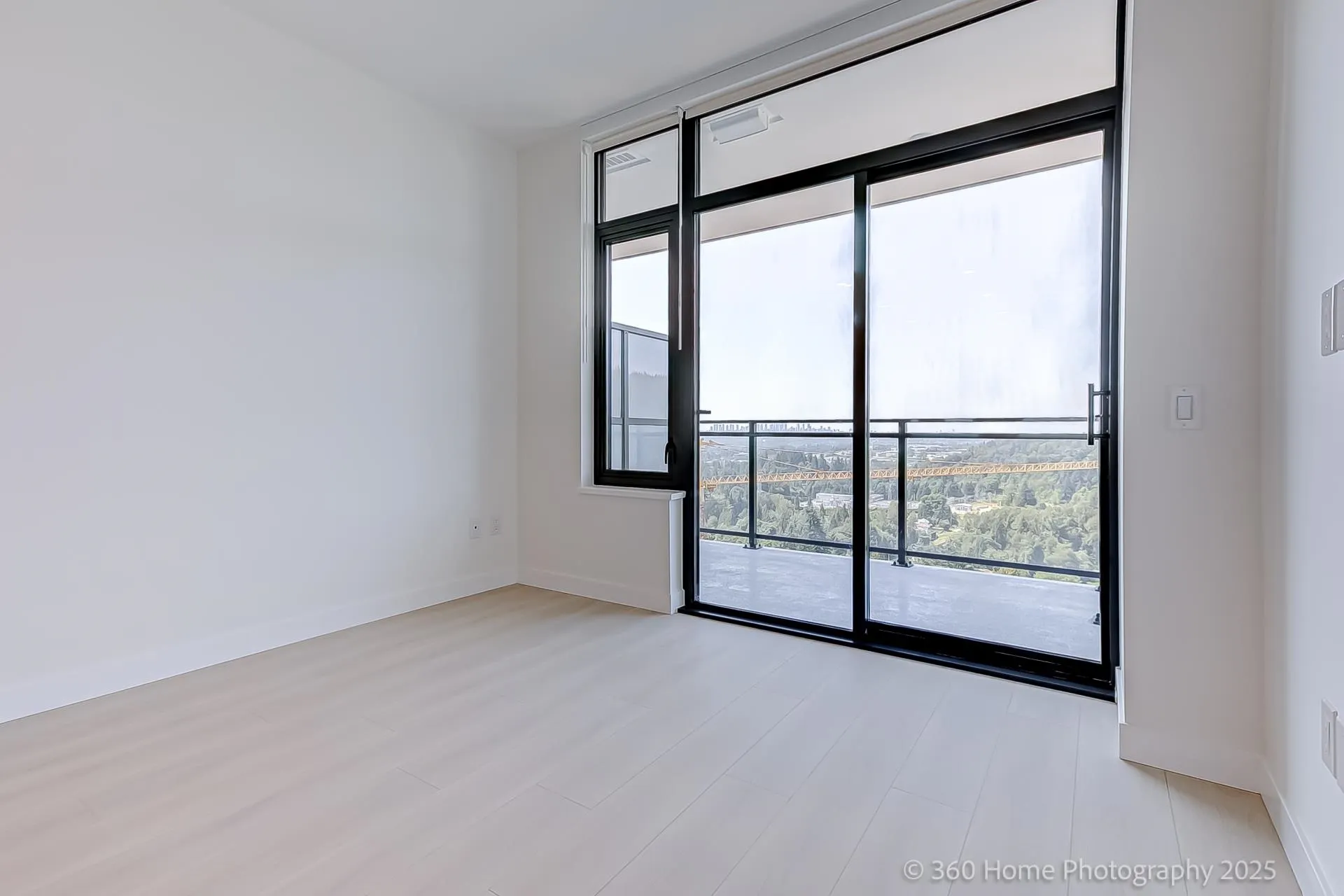 2304 626 Claremont Street