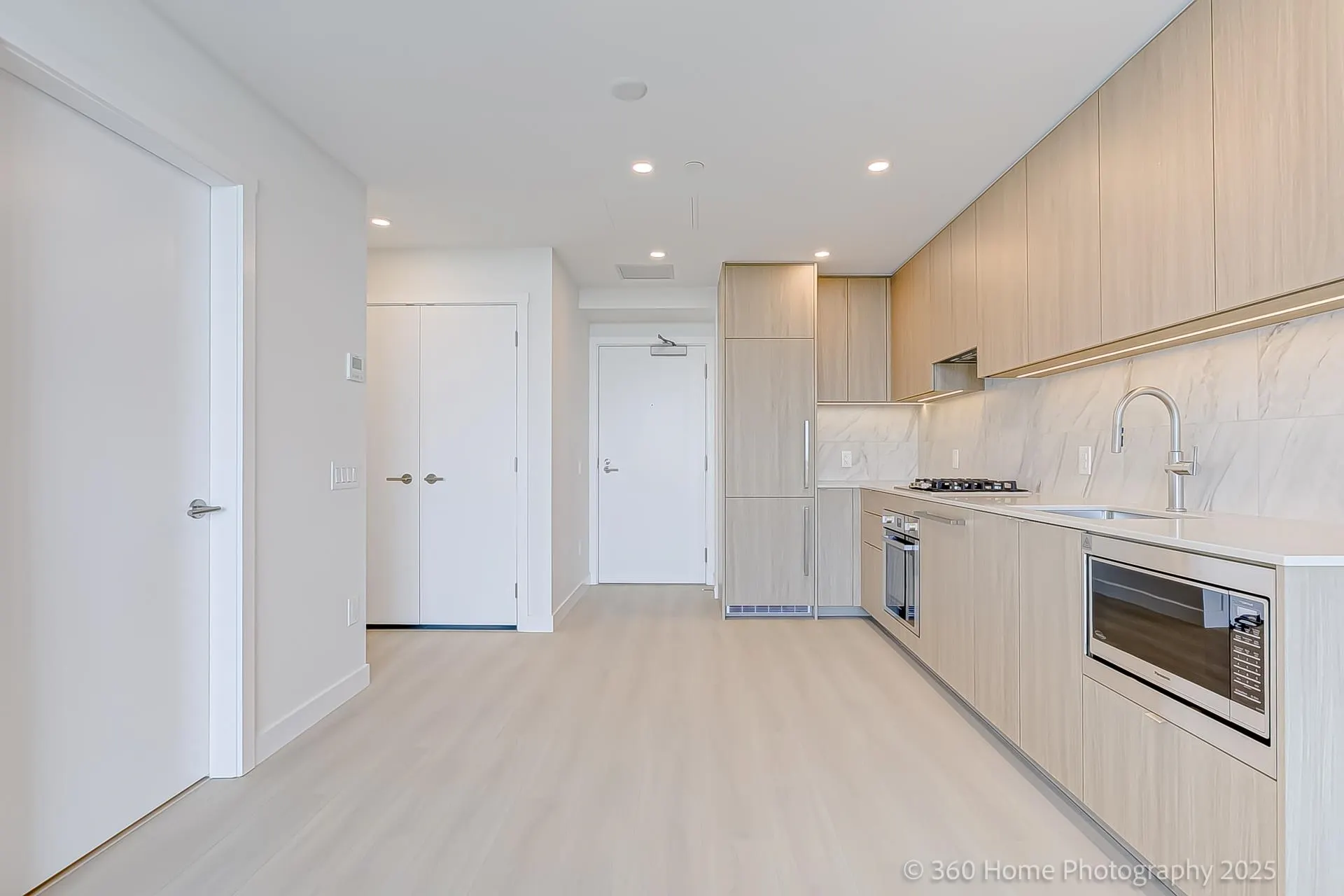 2304 626 Claremont Street