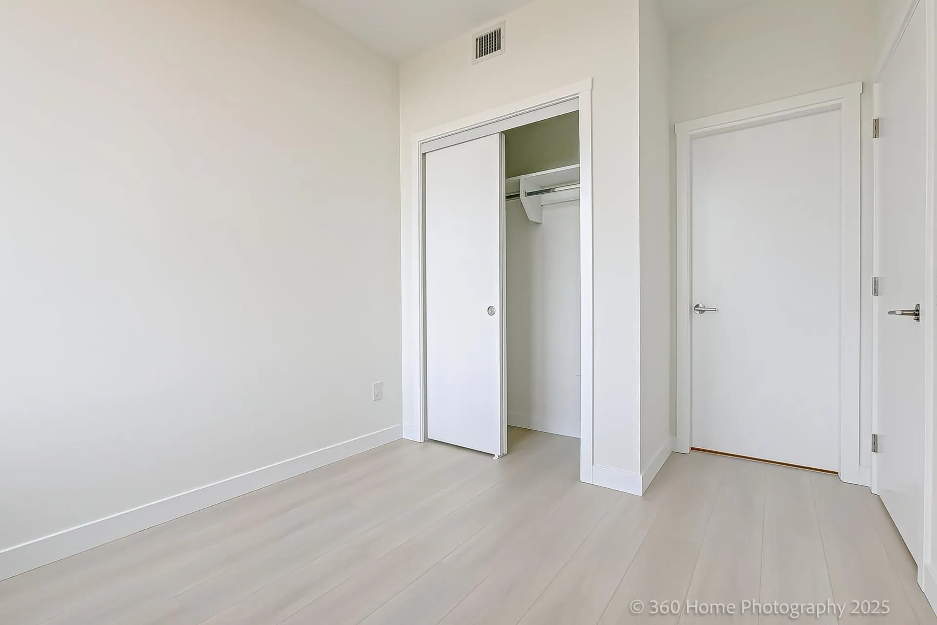 2304 626 Claremont Street