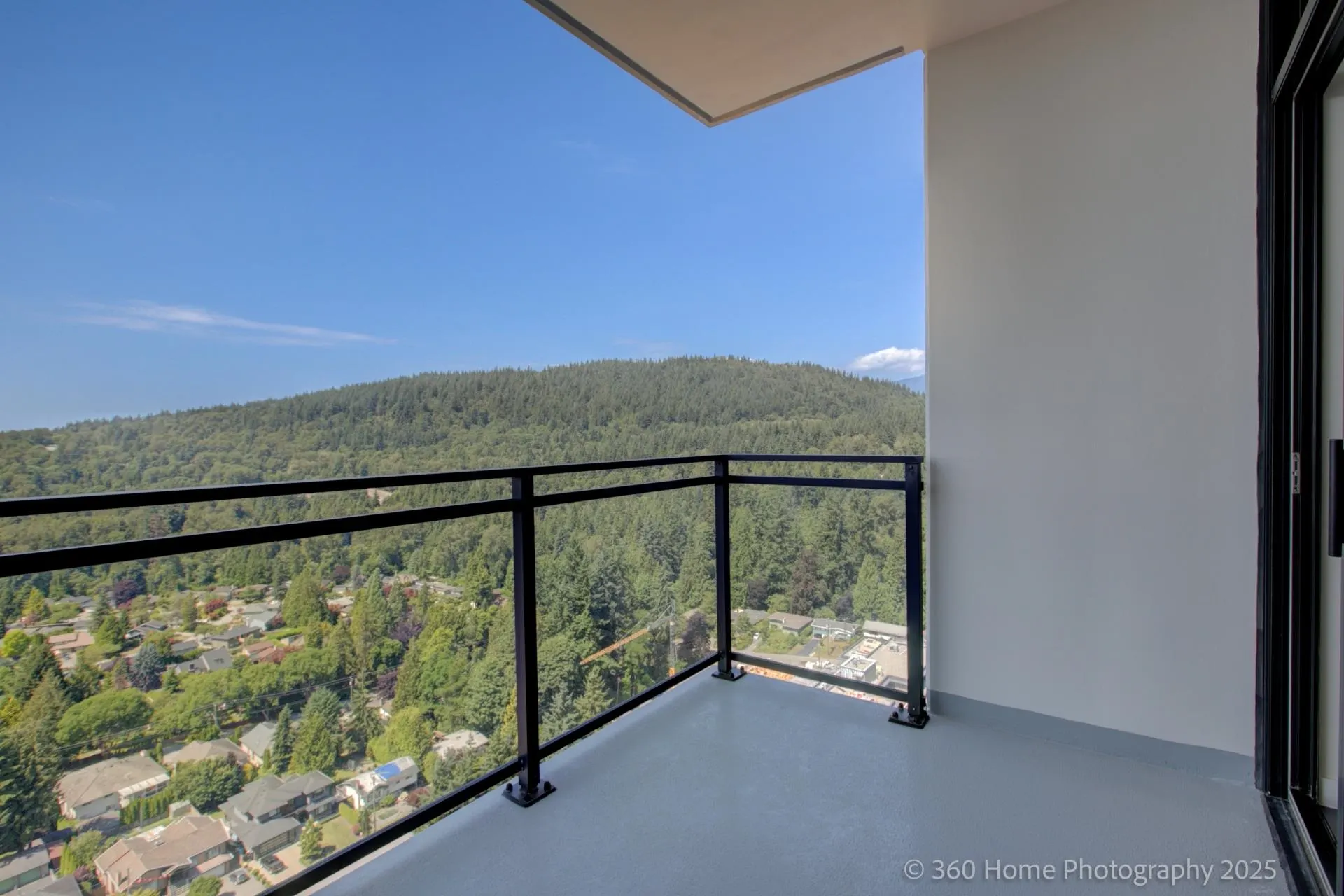 2304 626 Claremont Street