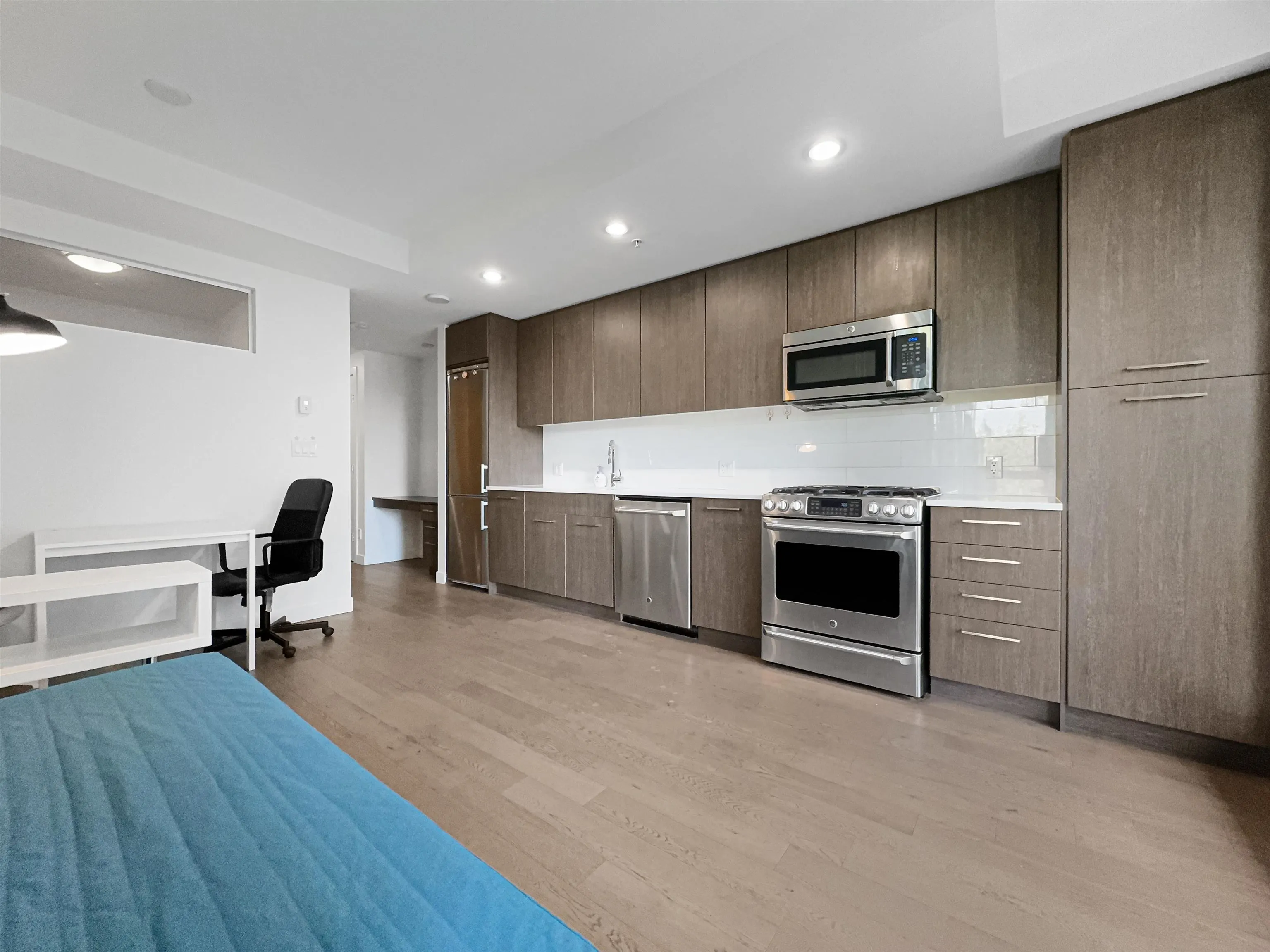 2XX 9080 University Crescent