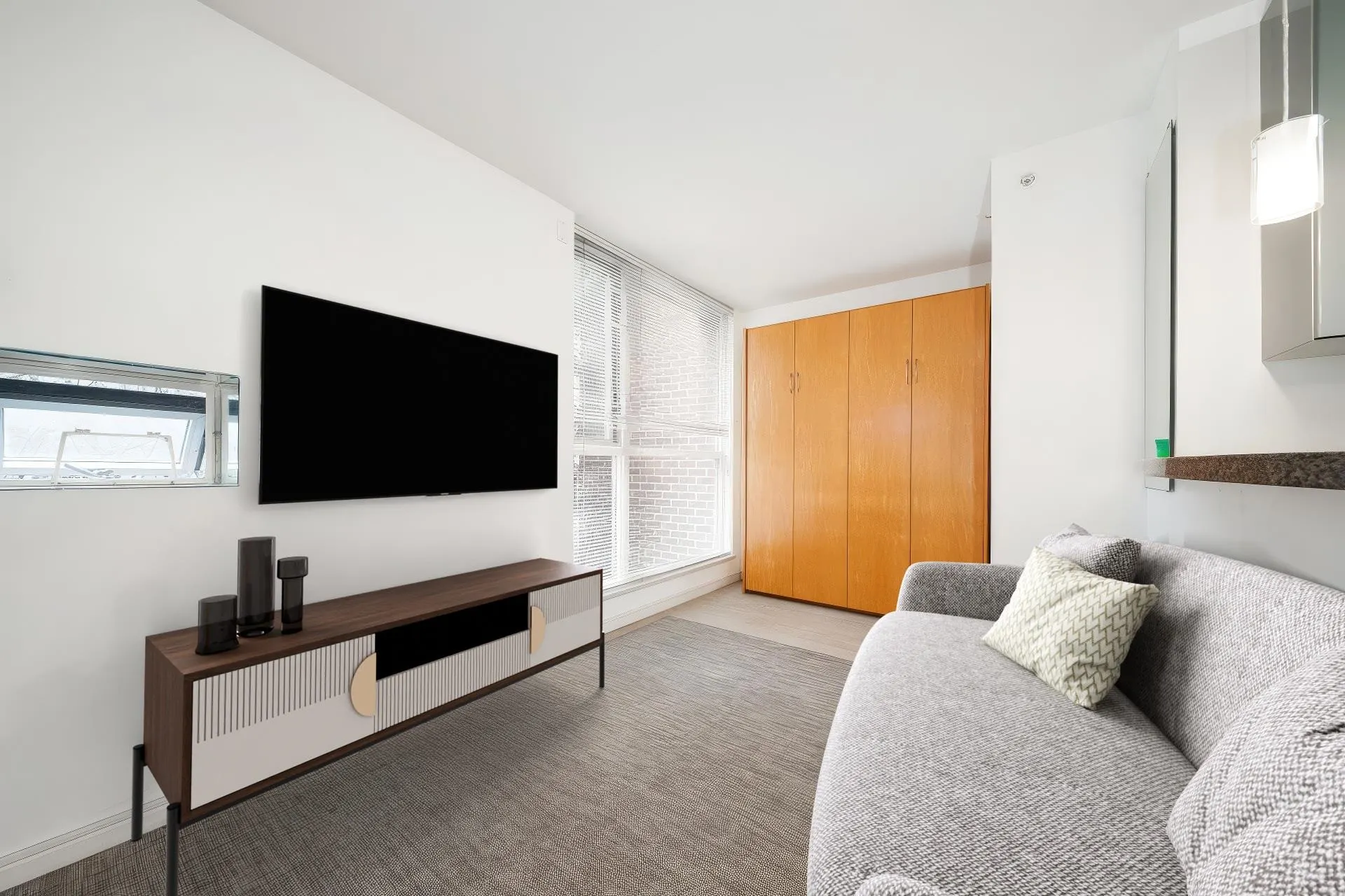 305 1068 Hornby Street