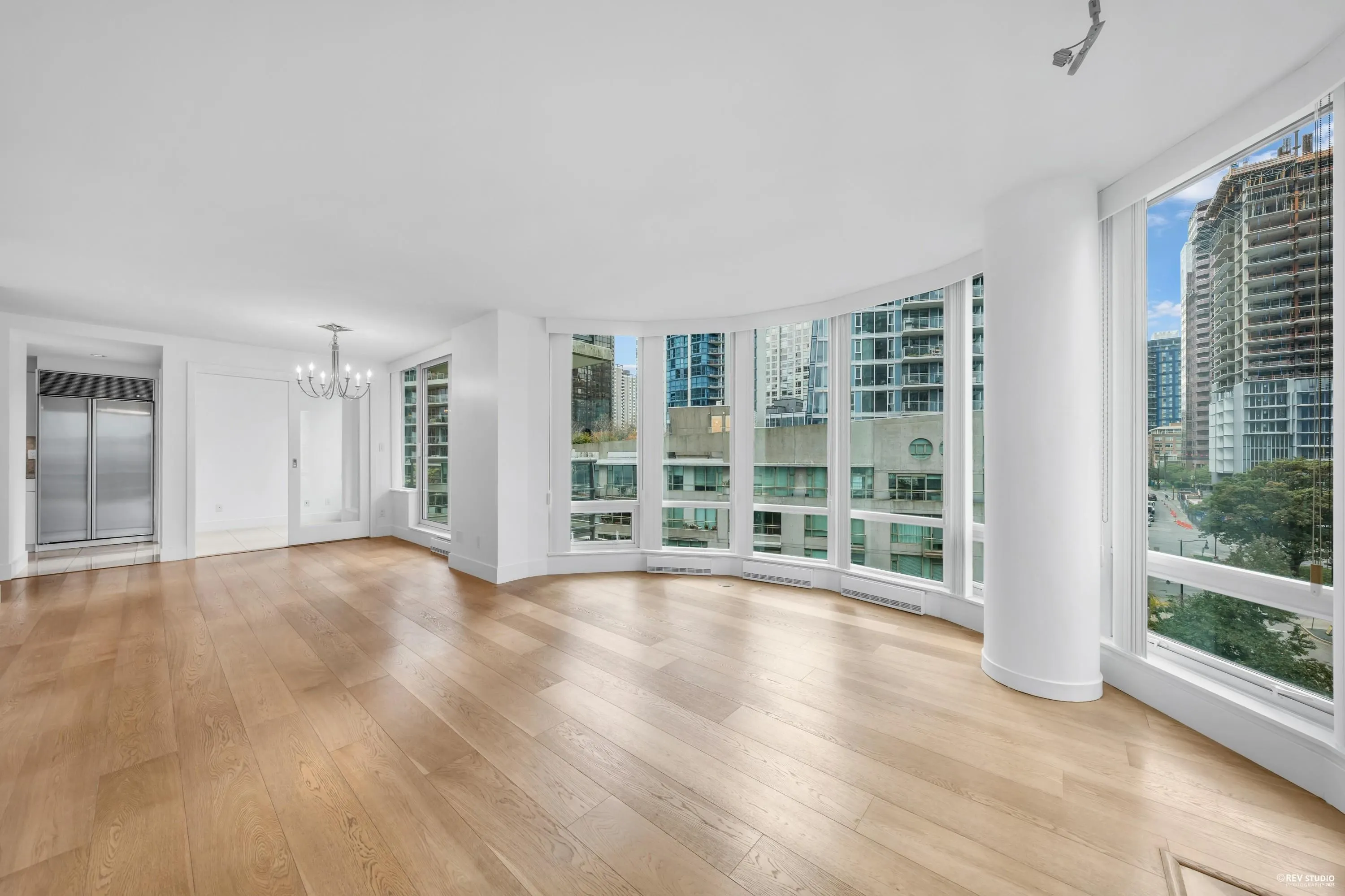 806 590 Nicola Street