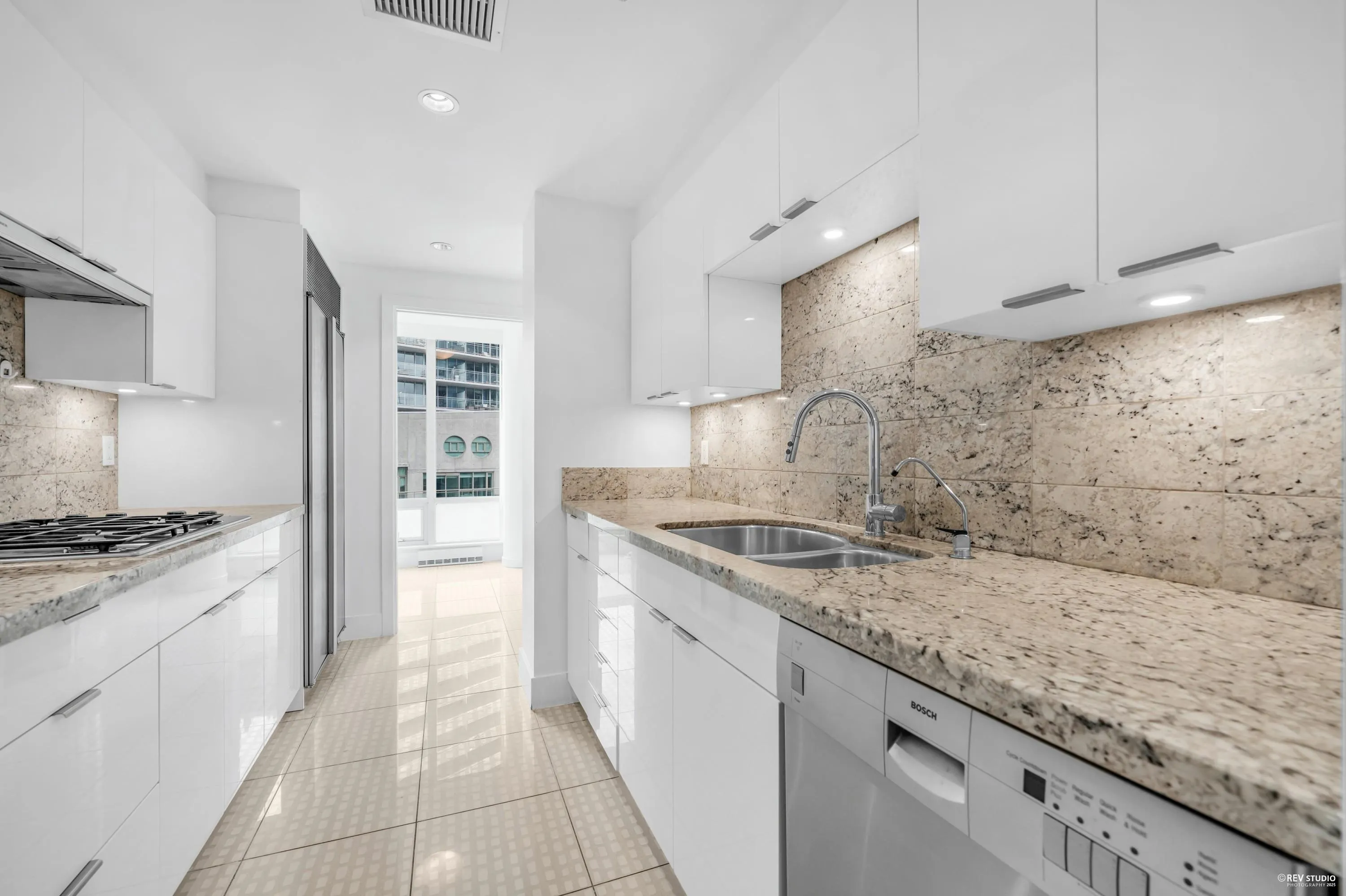 806 590 Nicola Street