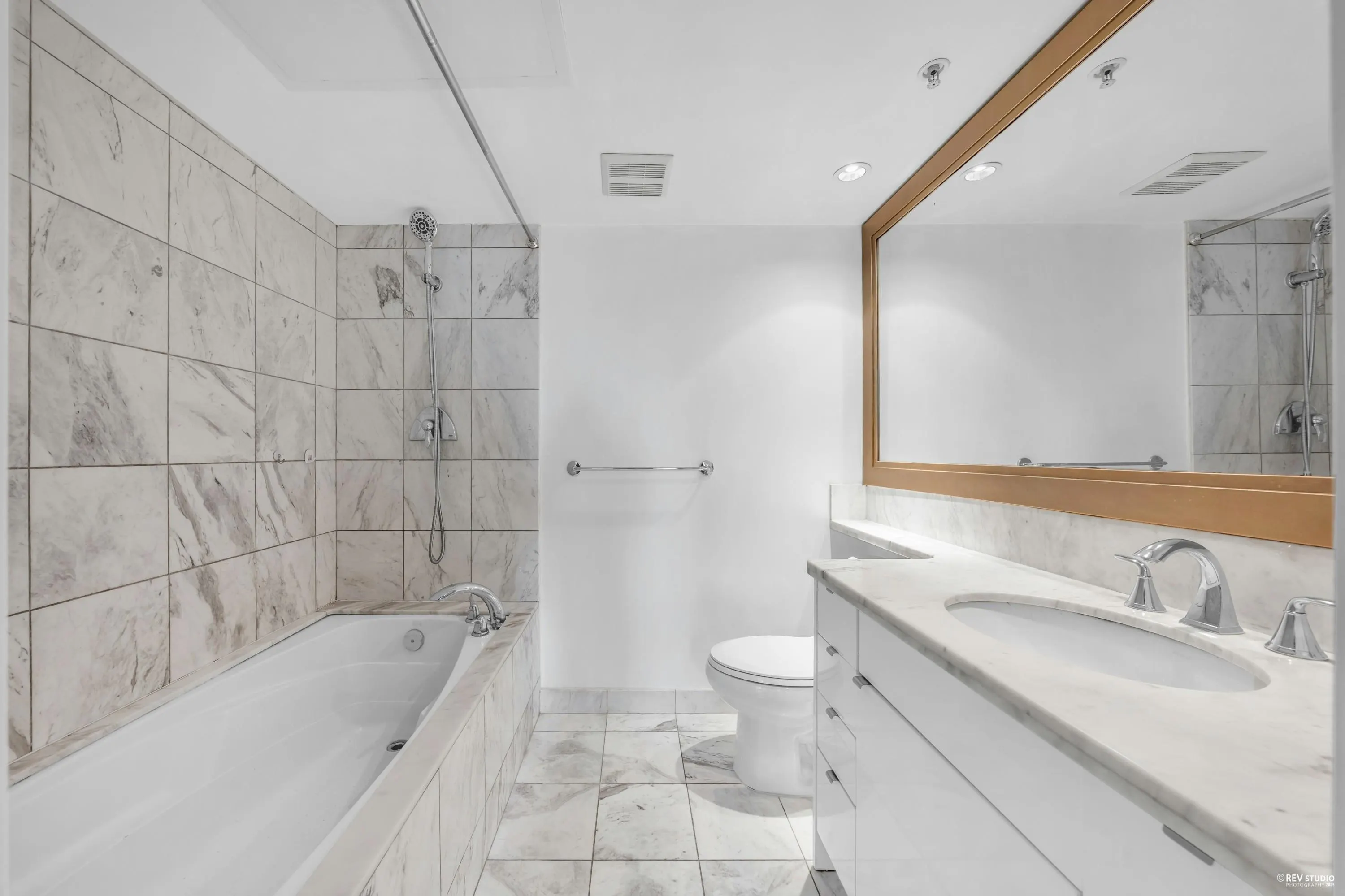 806 590 Nicola Street