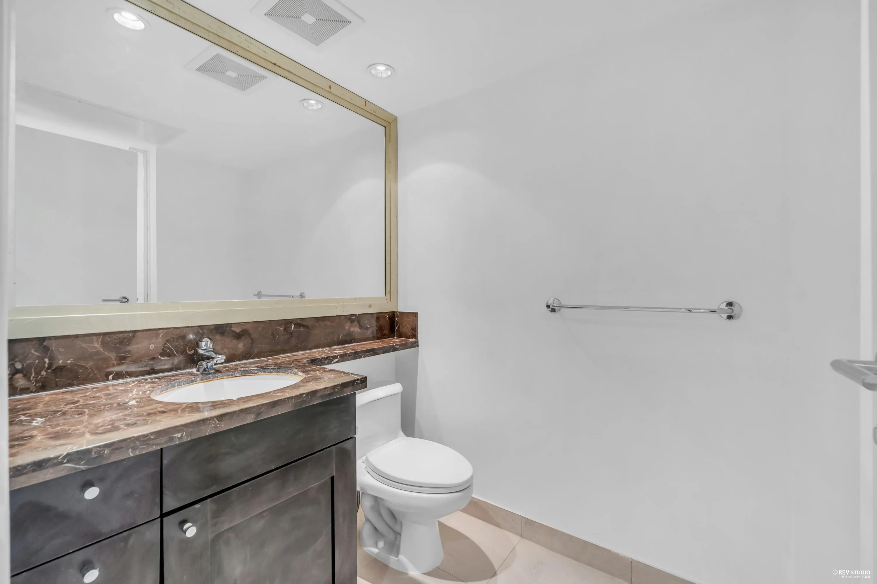 806 590 Nicola Street