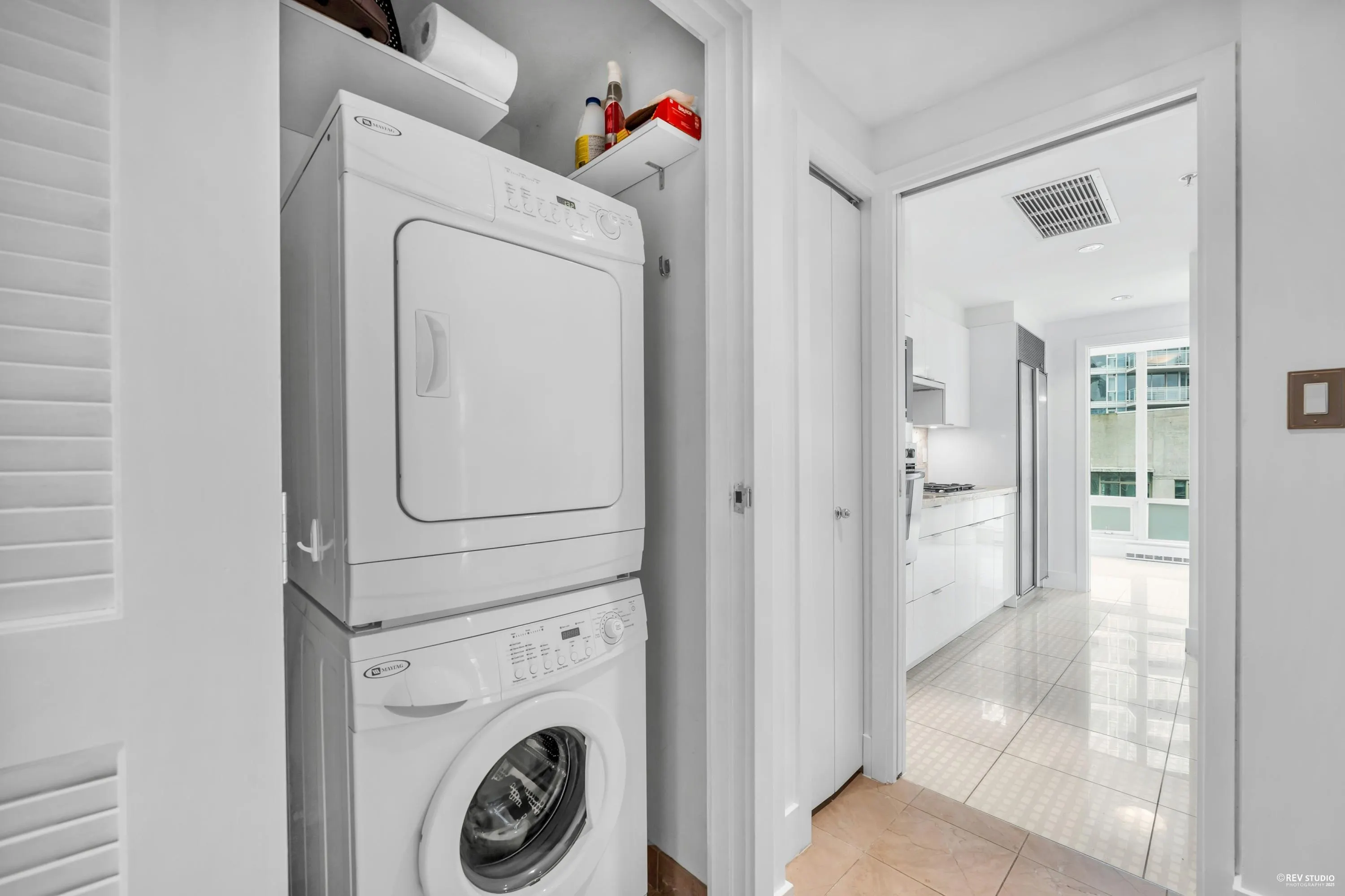 806 590 Nicola Street