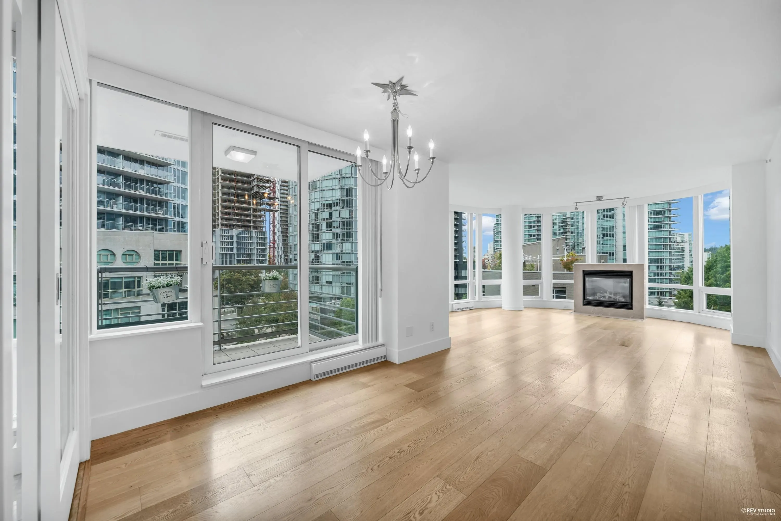 806 590 Nicola Street