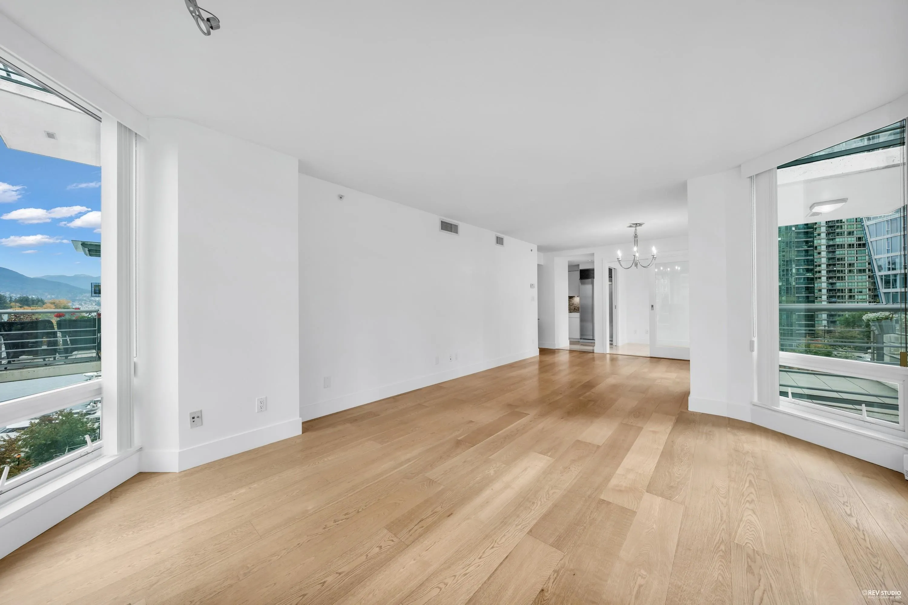 806 590 Nicola Street