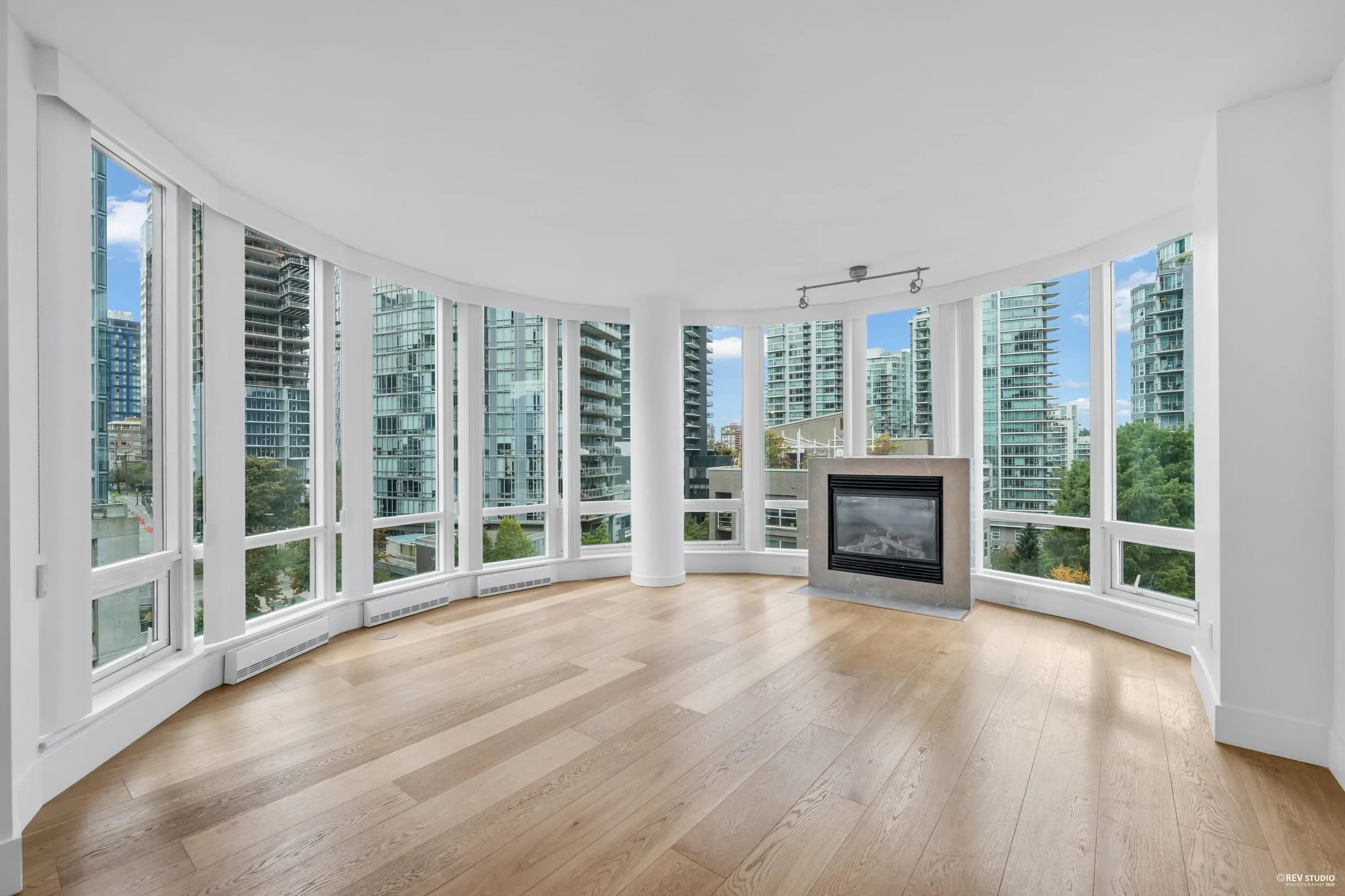 806 590 Nicola Street