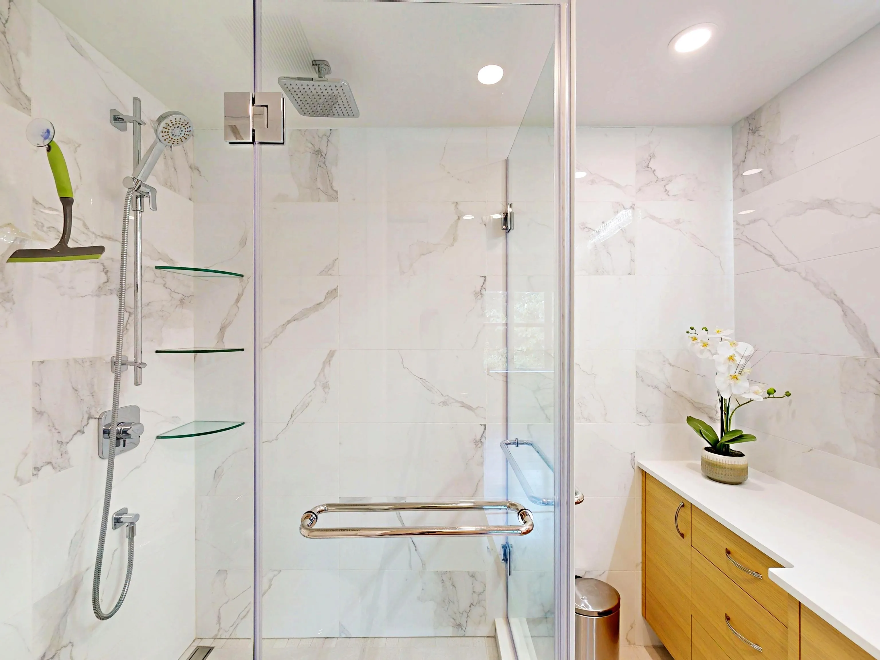 202 1555 Eastern Avenue