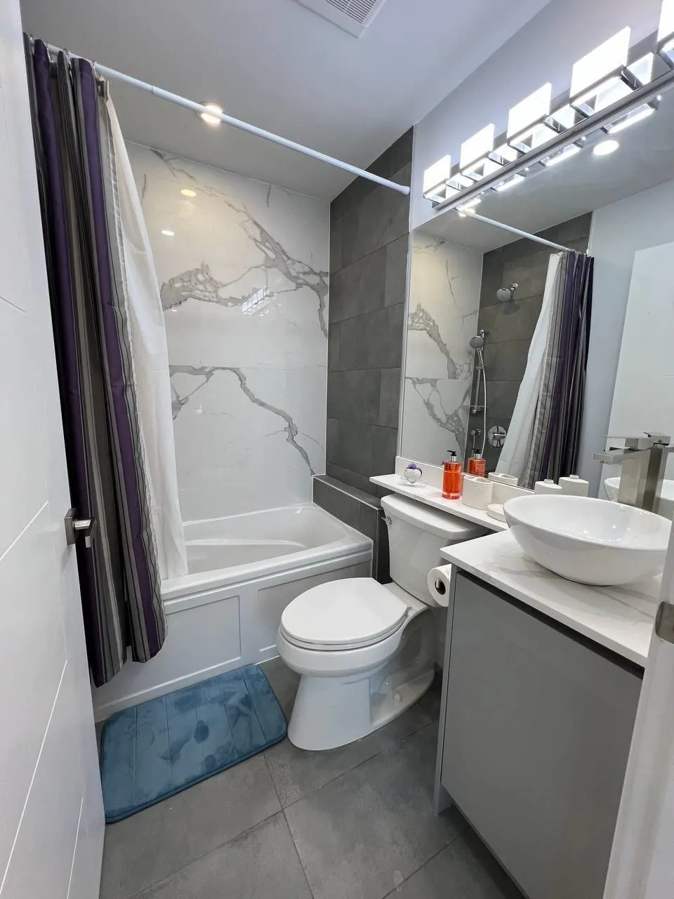 2885 E Georgia Street