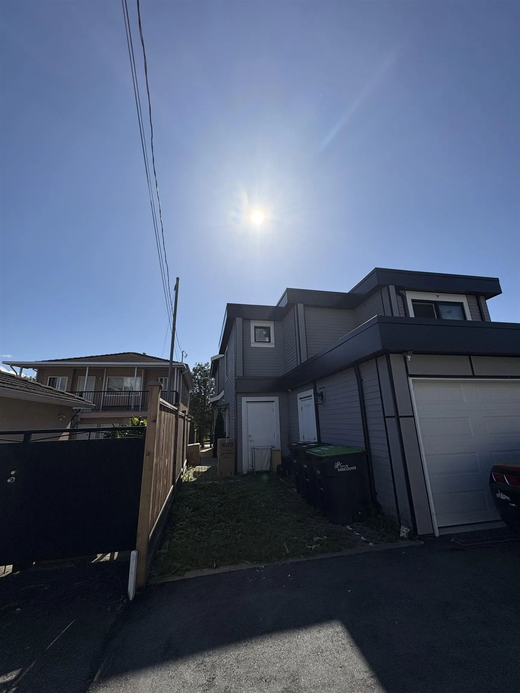 2885 E Georgia Street