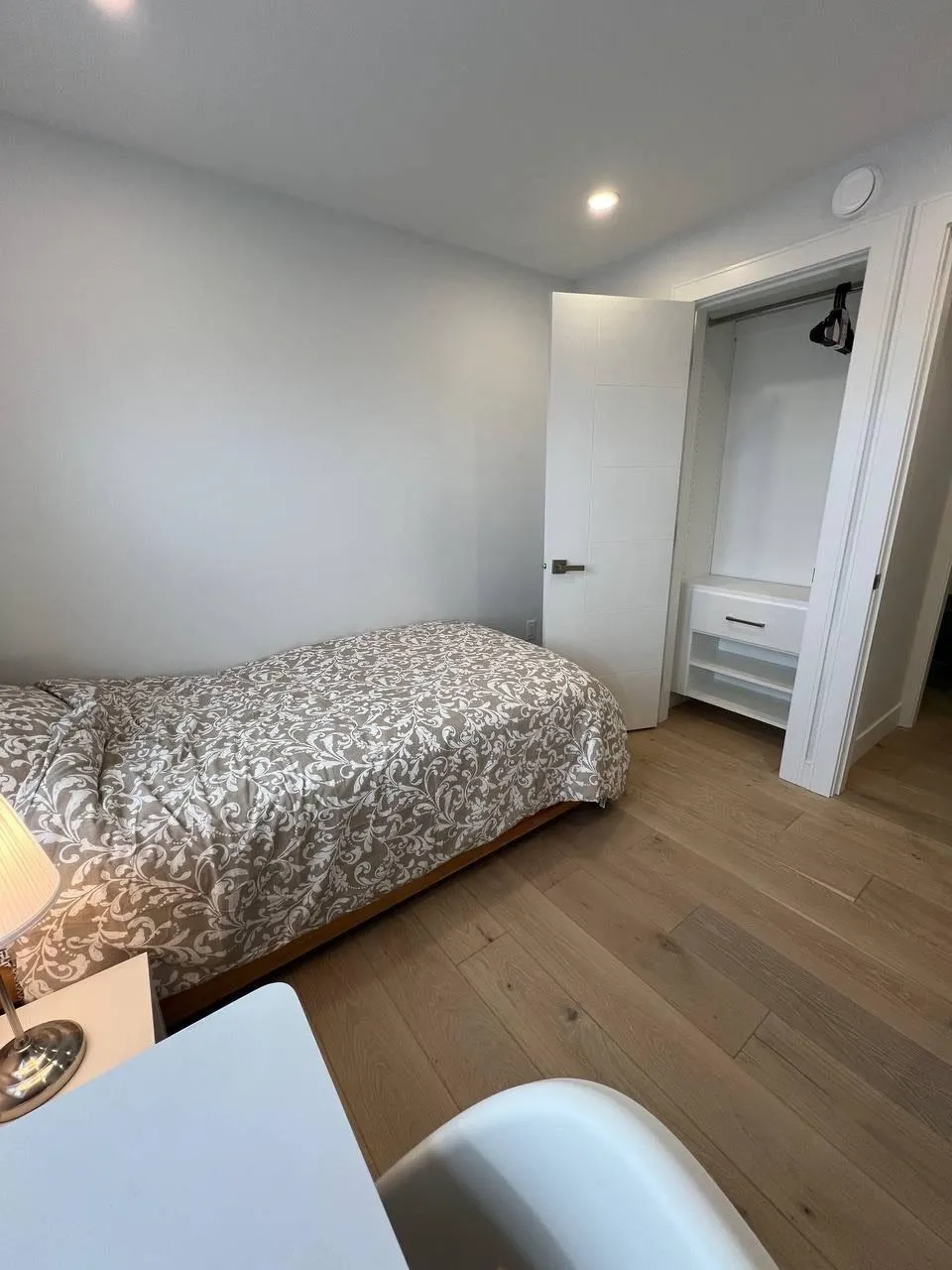 2885 E Georgia Street