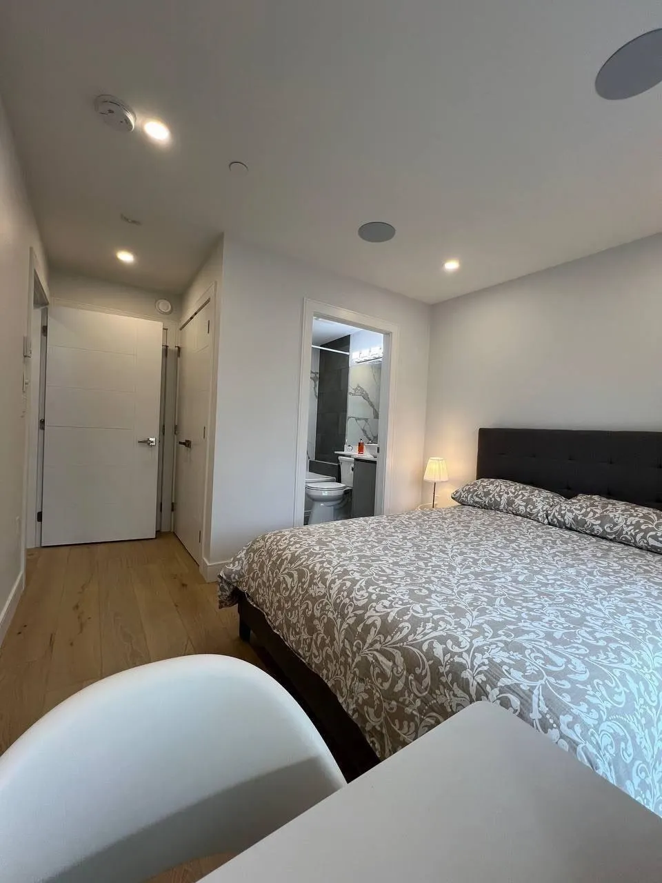 2885 E Georgia Street