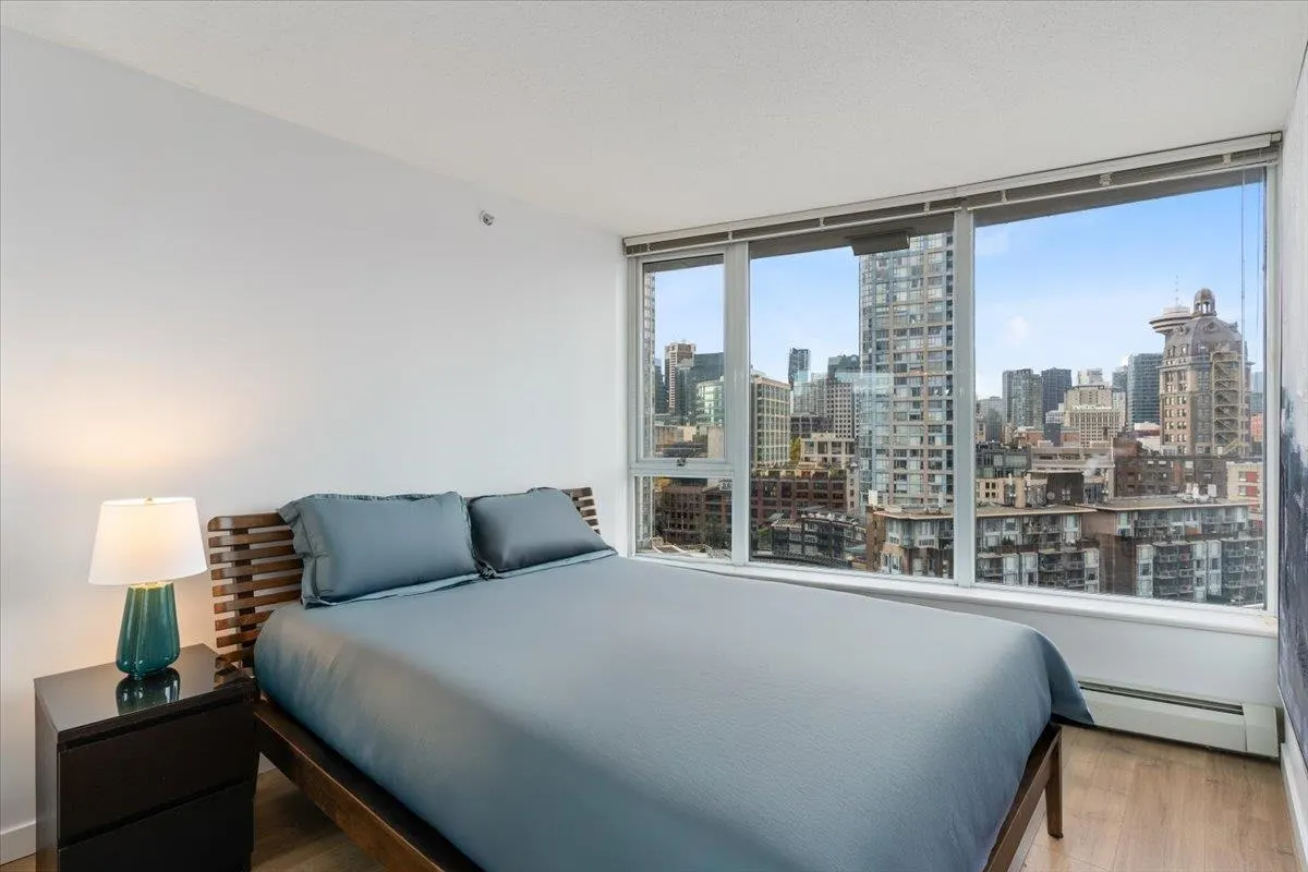 1805 58 Keefer Place