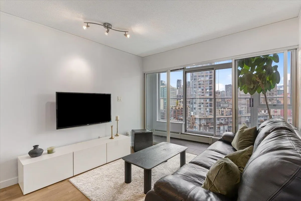 1805 58 Keefer Place