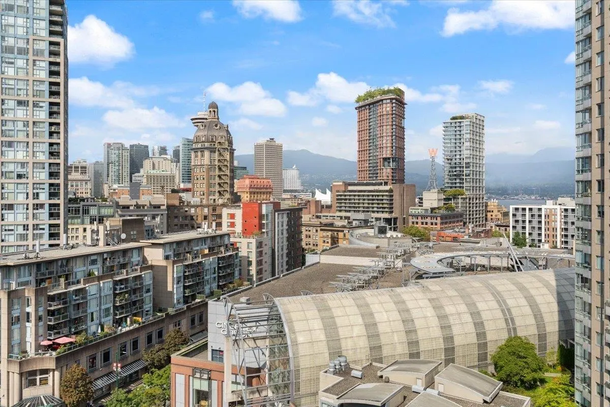 1805 58 Keefer Place